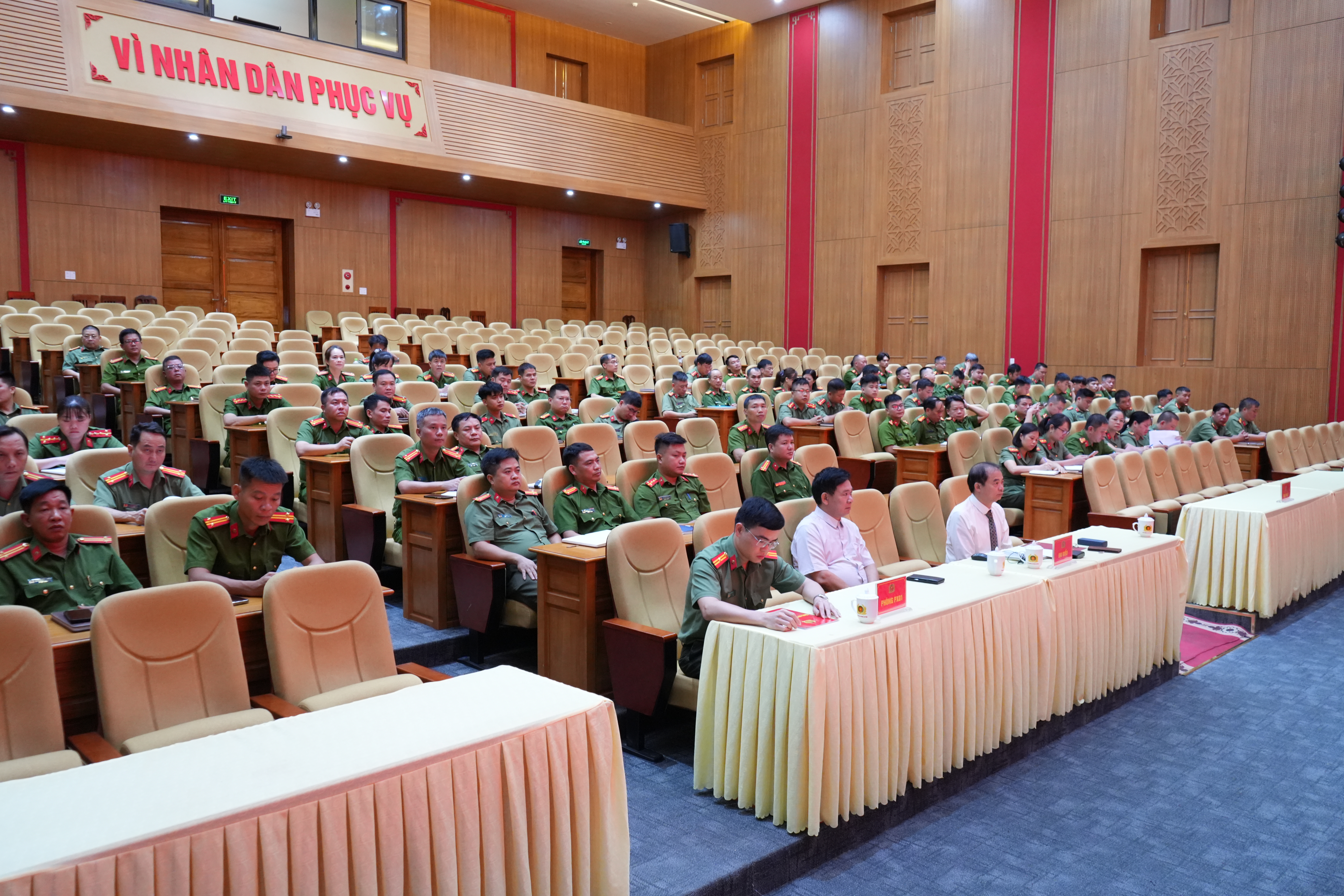 KHAI GIẢNG LỚP BỒI DƯỠNG KIẾN THỨC DÂN TỘC CHO CÁN BỘ CHIẾN SĨ CÔNG AN TỈNH TUYÊN QUANG 
