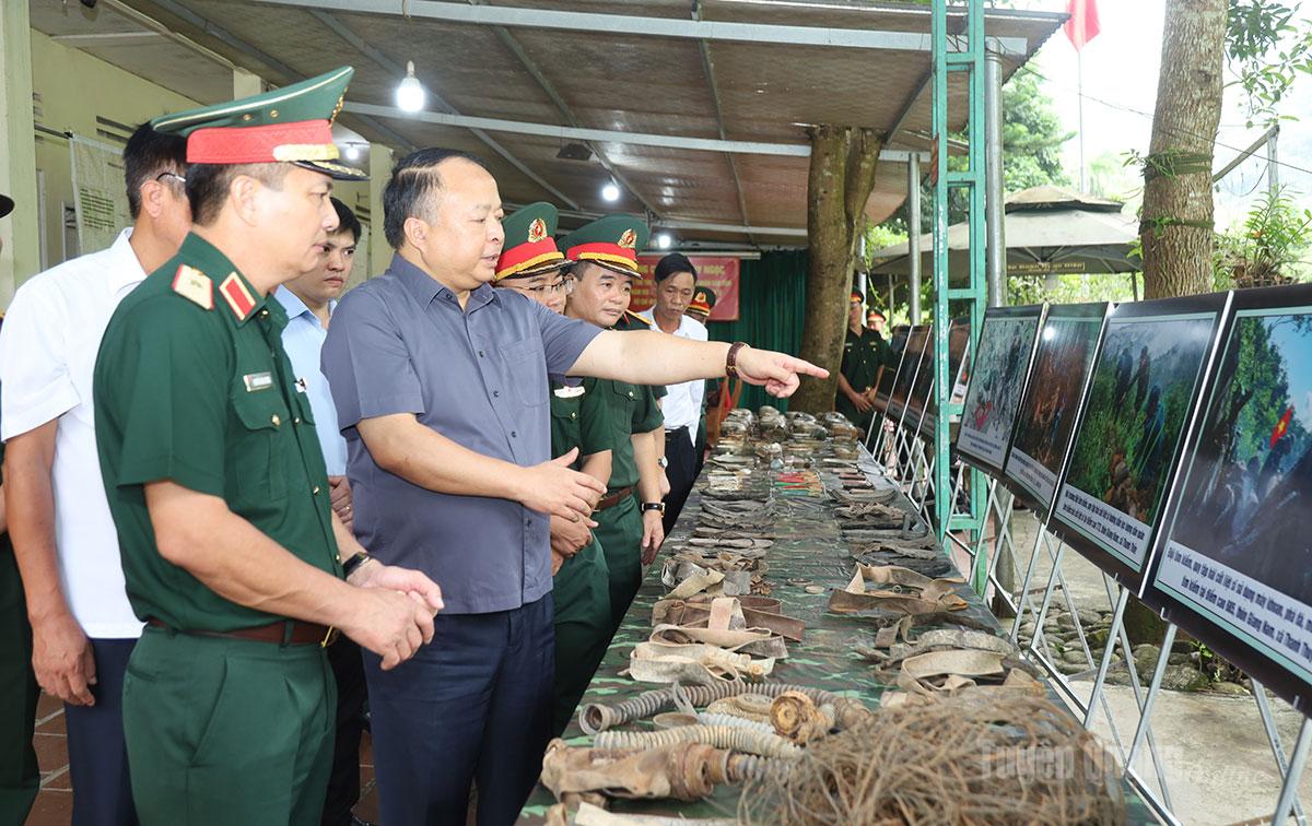 Chủ tịch UBND tỉnh Phan Huy Ngọc làm việc với Đội tìm kiếm, quy tập hài cốt liệt sĩ