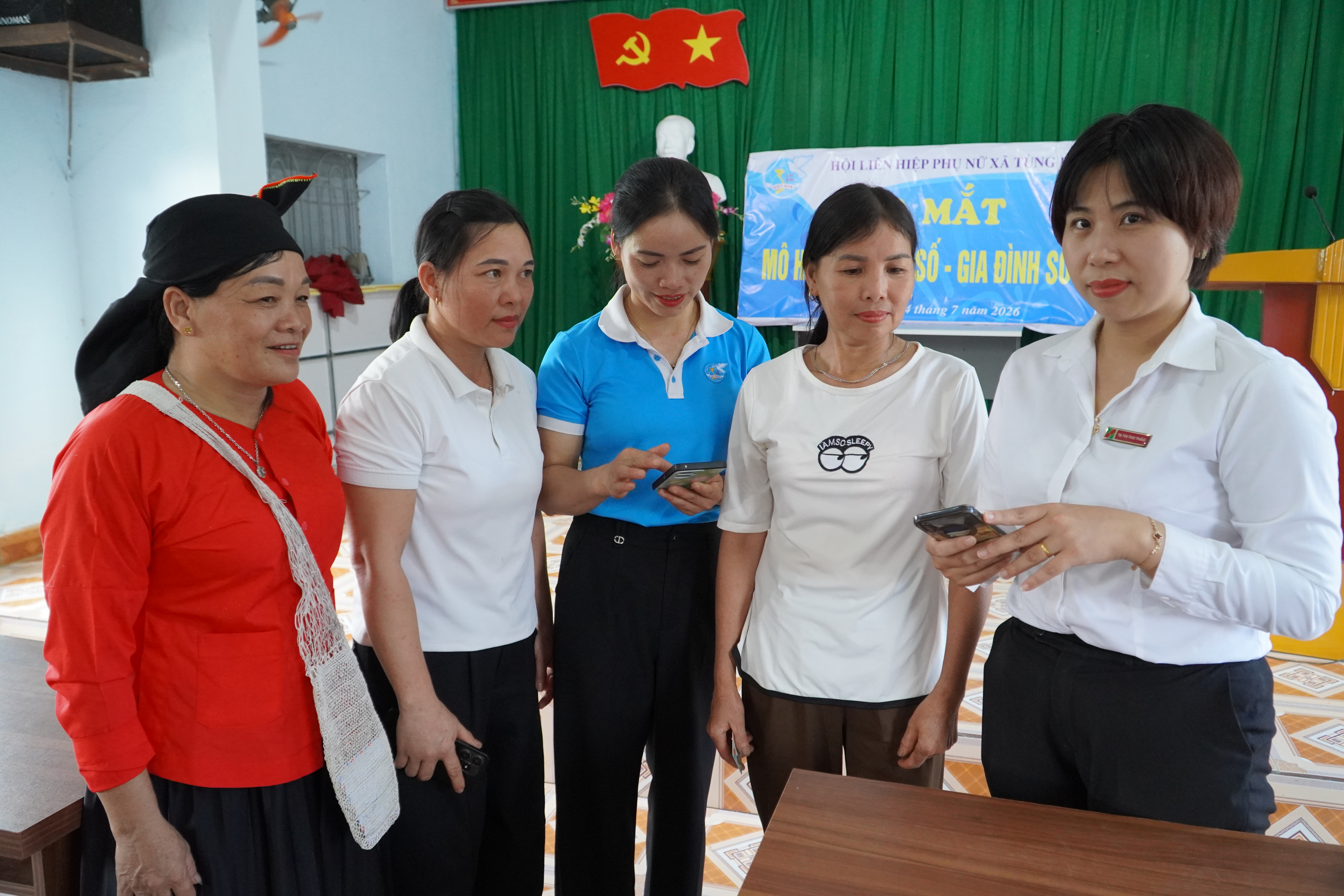 Hội Liên hiệp Phụ nữ xã Tùng Bá ra mắt mô hình “Chi hội số - Gia đình số” năm 2026