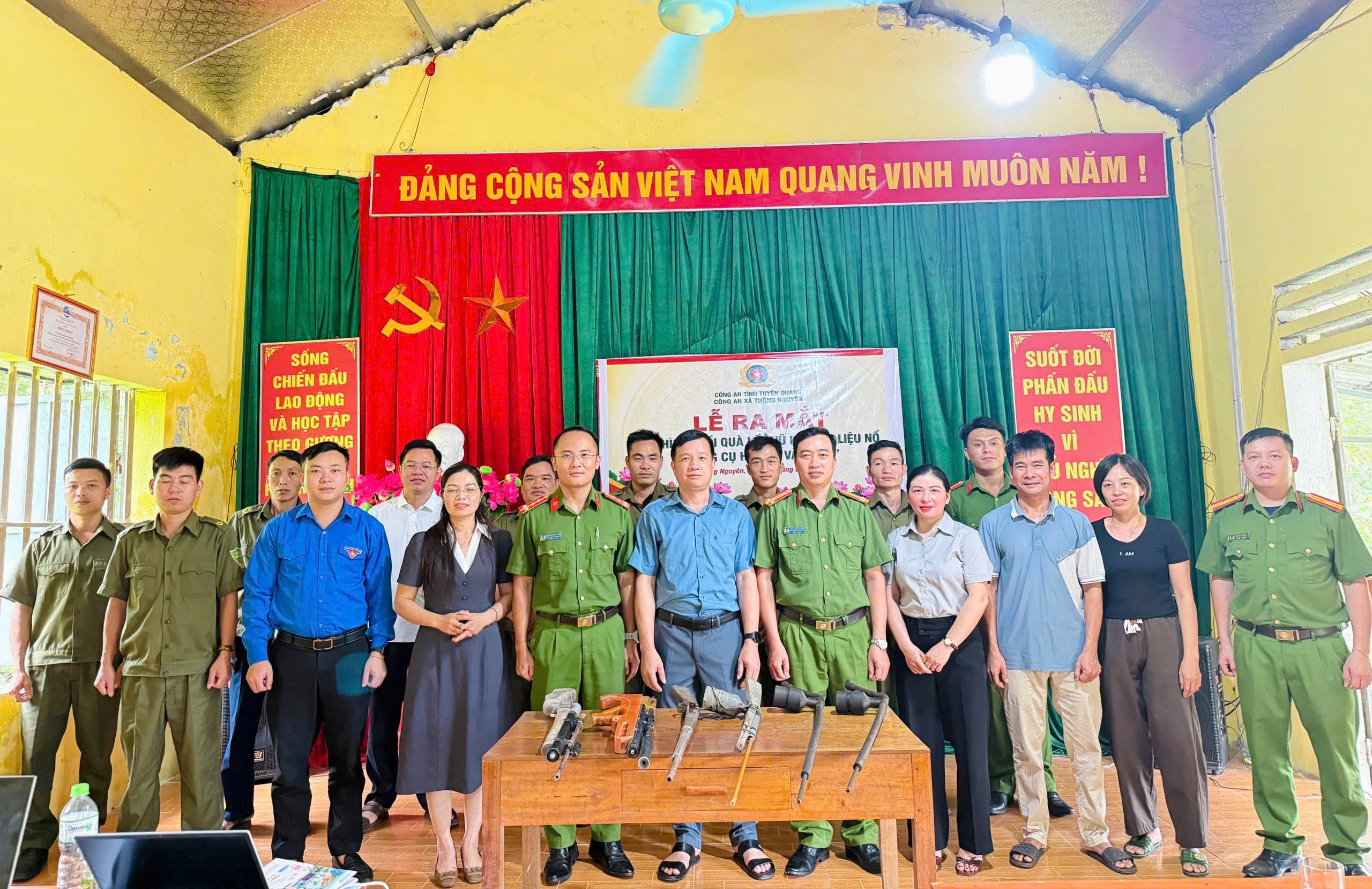 Công an xã Thông Nguyên ra mắt mô hình “Đổi quà lấy vũ khí, vật liệu nổ, công cụ hỗ trợ và pháo”