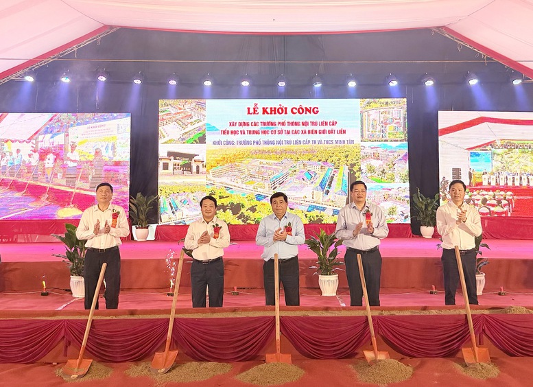 Phó Thủ tướng Chính phủ Nguyễn Chí Dũng dự Lễ Khởi công xây trường học tại xã biên giới tỉnh Tuyên Quang