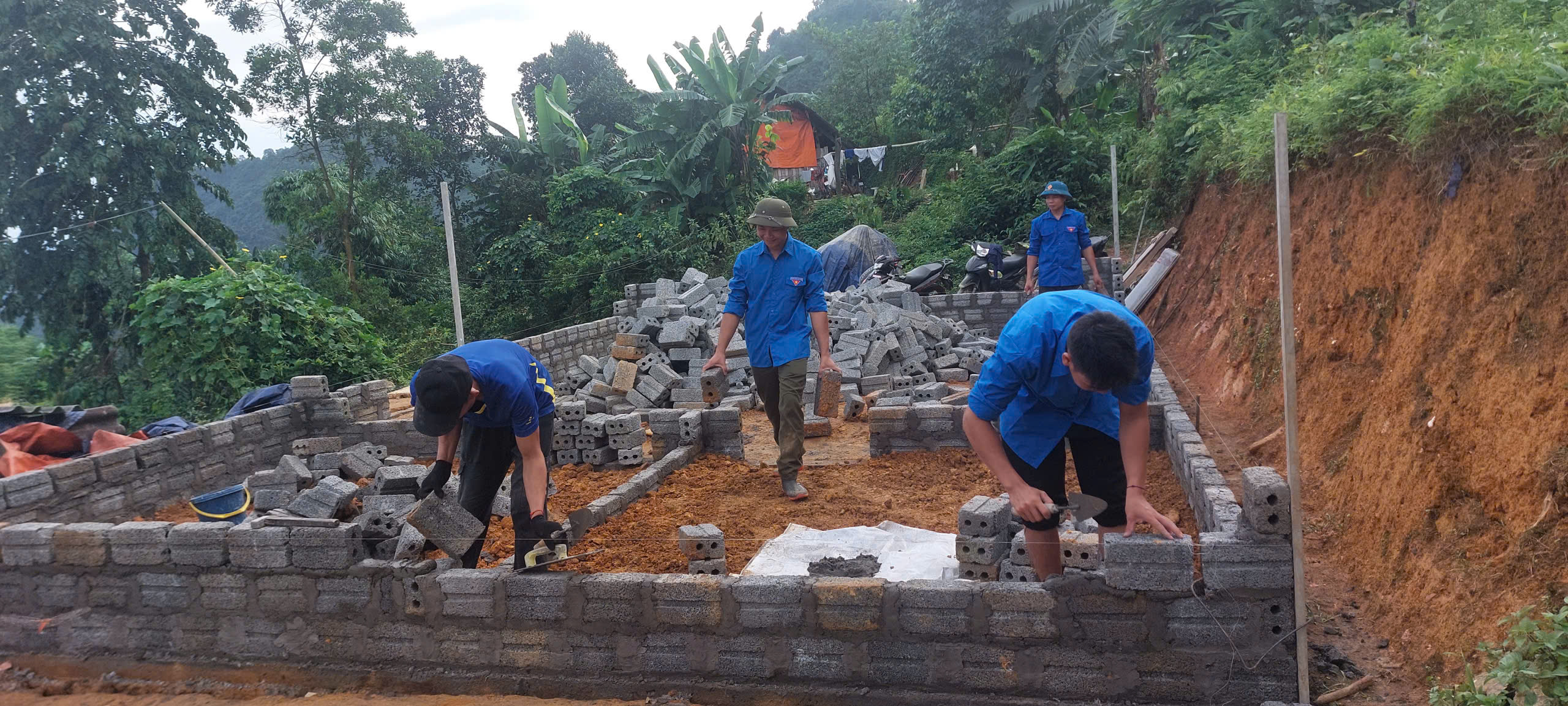 Chung tay xây dựng Nhà Đại đoàn kết cho hộ gia đình khó khăn
