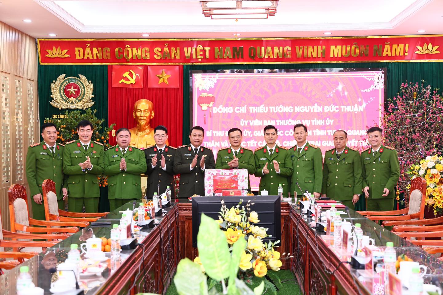 GIÁM ĐỐC CÔNG AN TỈNH TUYÊN QUANG THĂM, CHÚC TẾT TRẠI GIAM QUYẾT TIẾN