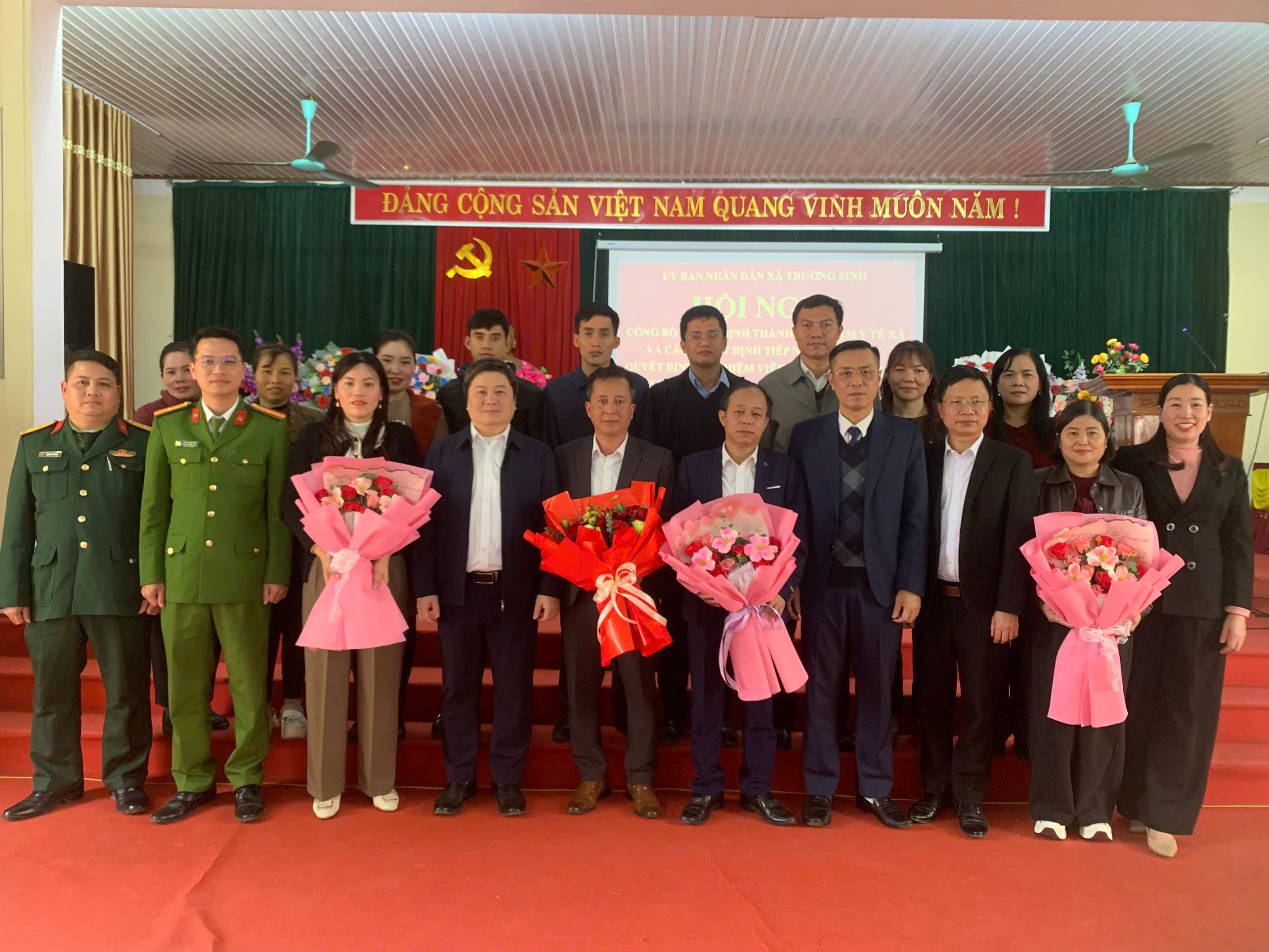 Ủy ban nhân dân xã Trường Sinh tổ chức Hội nghị công bố Quyết định thành lập Trạm Y tế xã và các Quyết định tiếp nhận nhân sự Trạm Y tế; Quyết định bổ nhiệm viên chức giữ chức vụ quản lý, lãnh đạo Trạm Y tế xã Trường Sinh