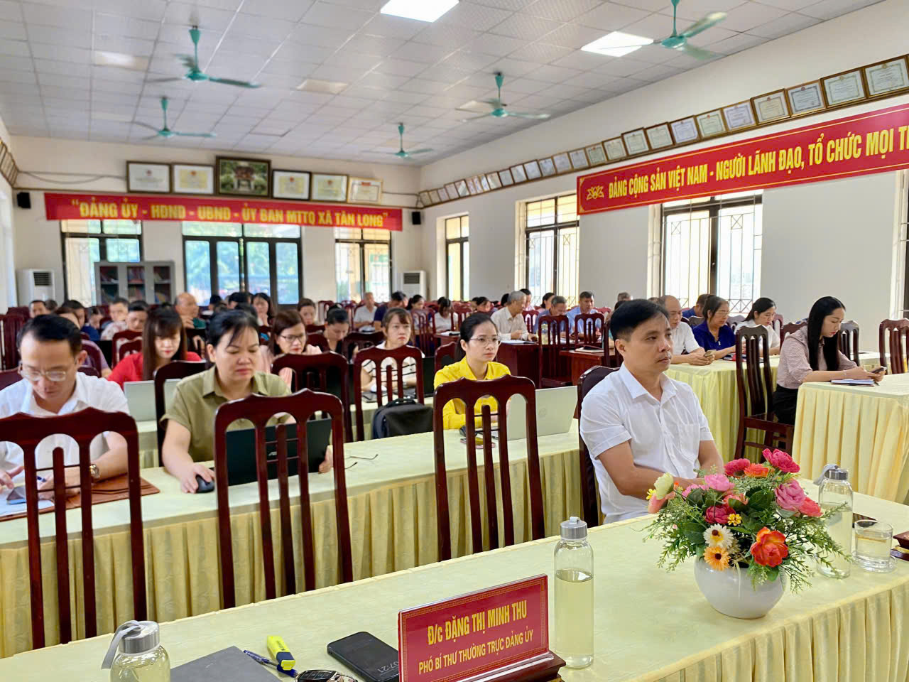 ĐẢNG ỦY XÃ TÂN LONG TỔ CHỨC HỘI NGHỊ HỌC TẬP, QUÁN TRIỆT VÀ TRIỂN KHAI THỰC HIỆN NGHỊ QUYẾT ĐẠI HỘI ĐẠI BIỂU ĐẢNG BỘ XÃ LẦN THỨ I, NHIỆM KỲ 2025-2030