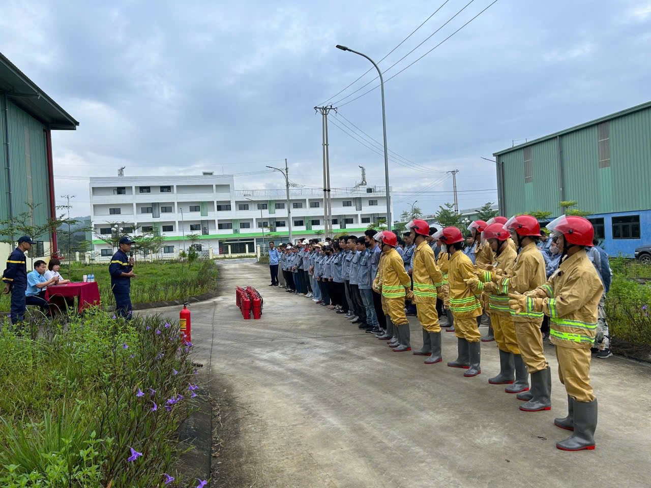 TỔ CHỨC HUẤN LUYỆN PCCC VÀ CNCH