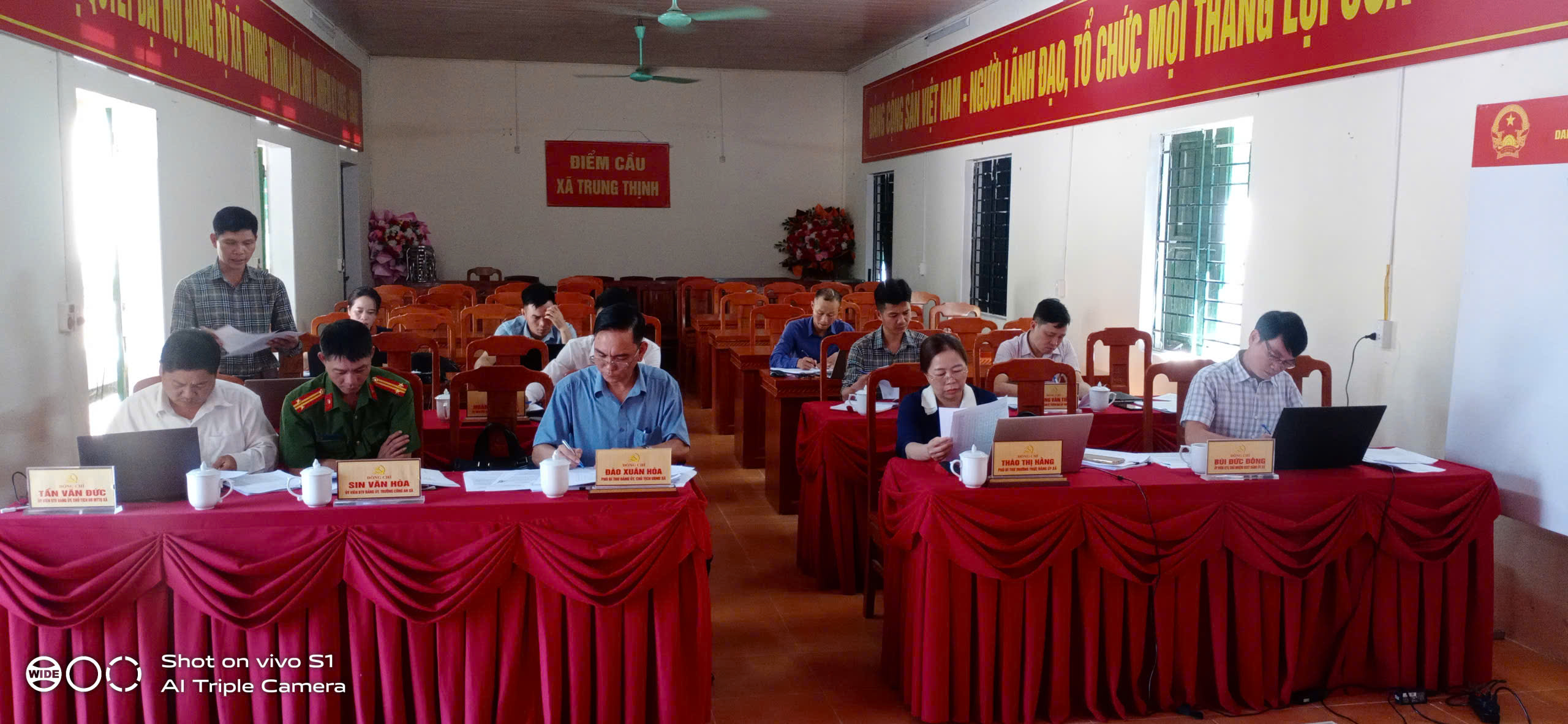 BAN THƯỜNG VỤ ĐẢNG ỦY XÃ TRUNG THỊNH HỌP TRIỂN KHAI SẮP XẾP, SÁP NHẬP THÔN