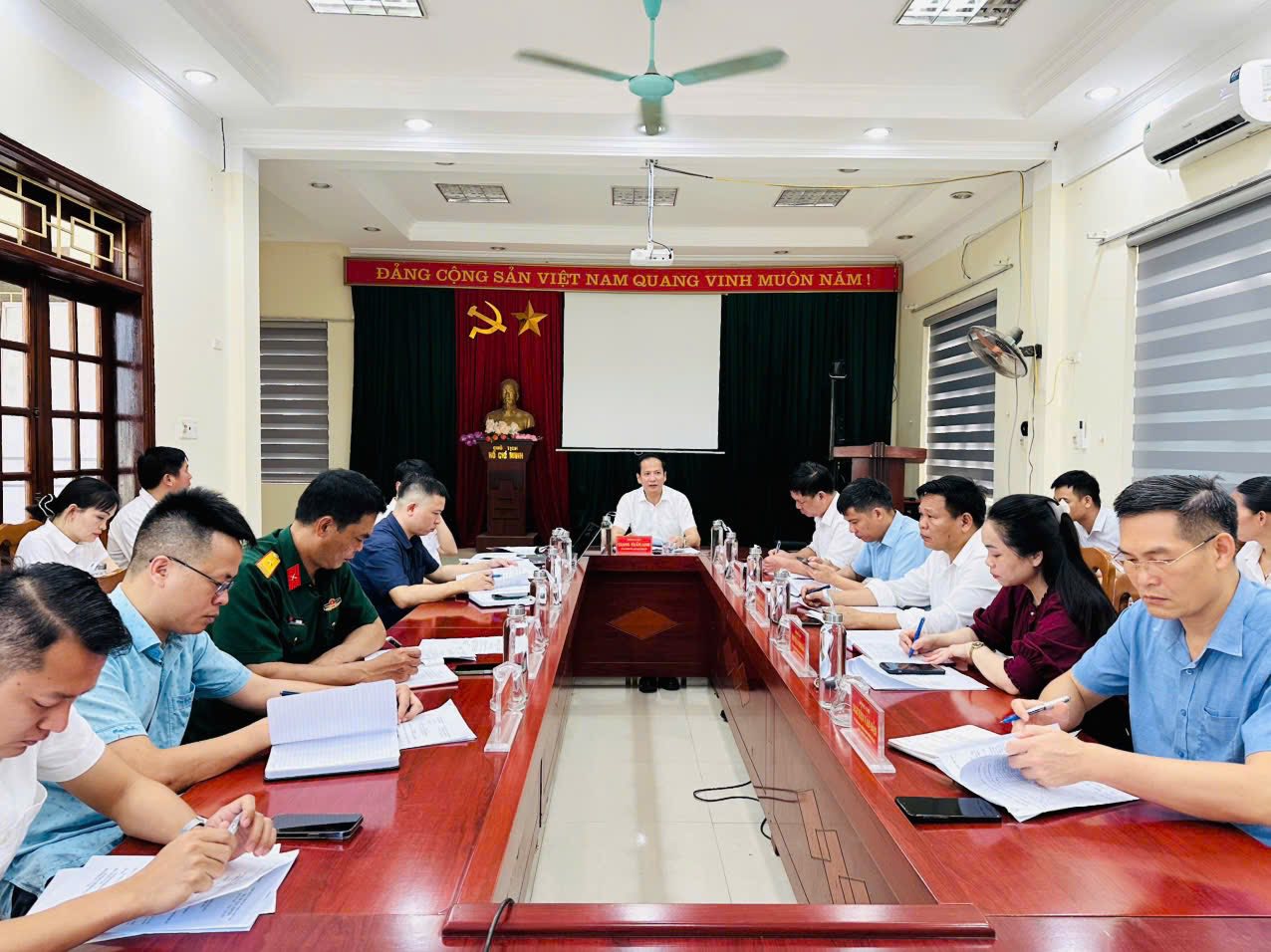 Tân Trào họp Ban Thường vụ Đảng uỷ thông qua dự thảo quyết định thành lập Ban Chỉ đạo sắp xếp các thôn; dự thảo phương án sắp xếp các thôn