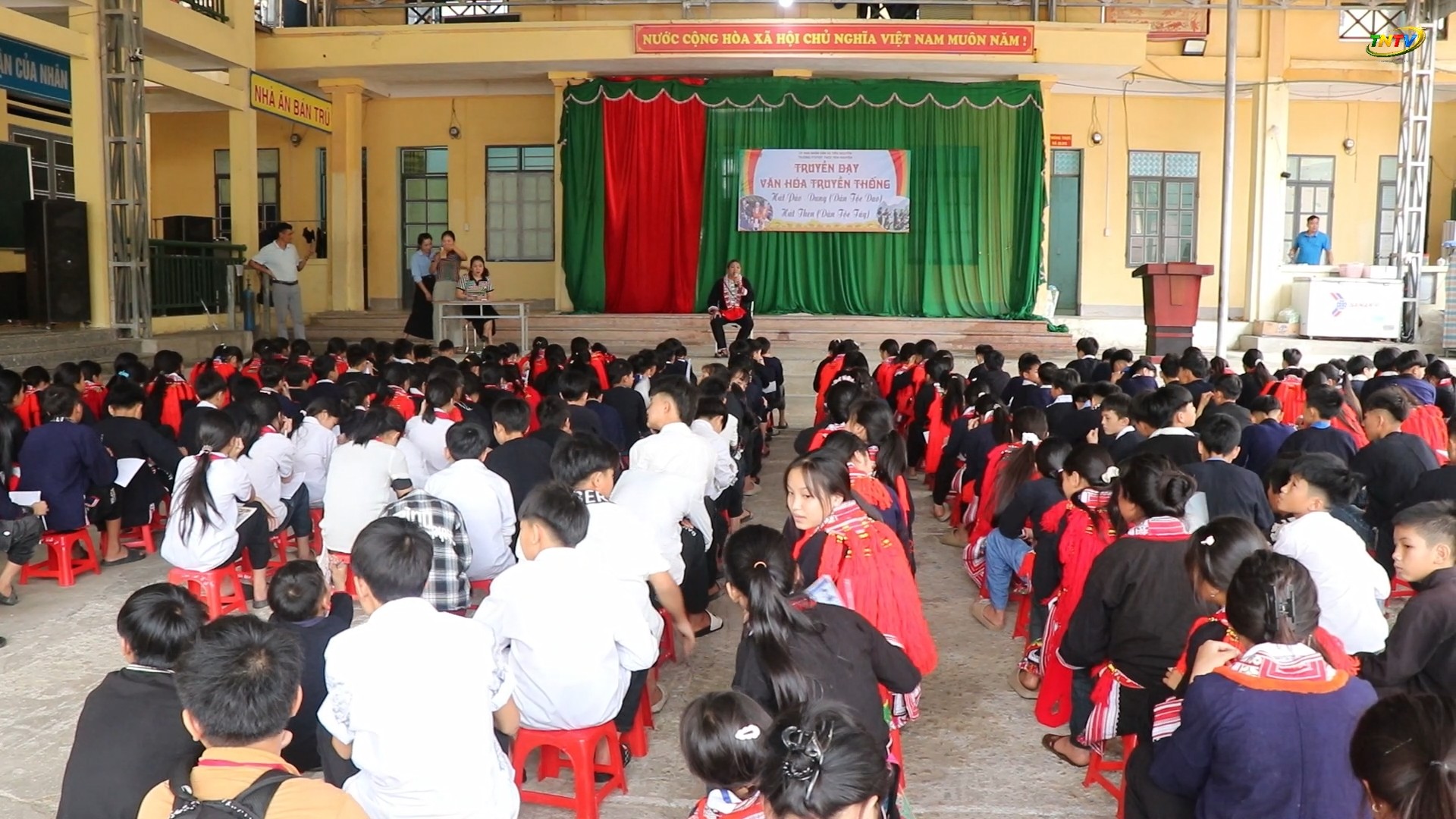 Trường Phổ thông Dân tộc Bán trú THCS Tiên Nguyên đẩy mạnh truyền dạy văn hóa truyền thống dân tộc Dao đỏ và Tày