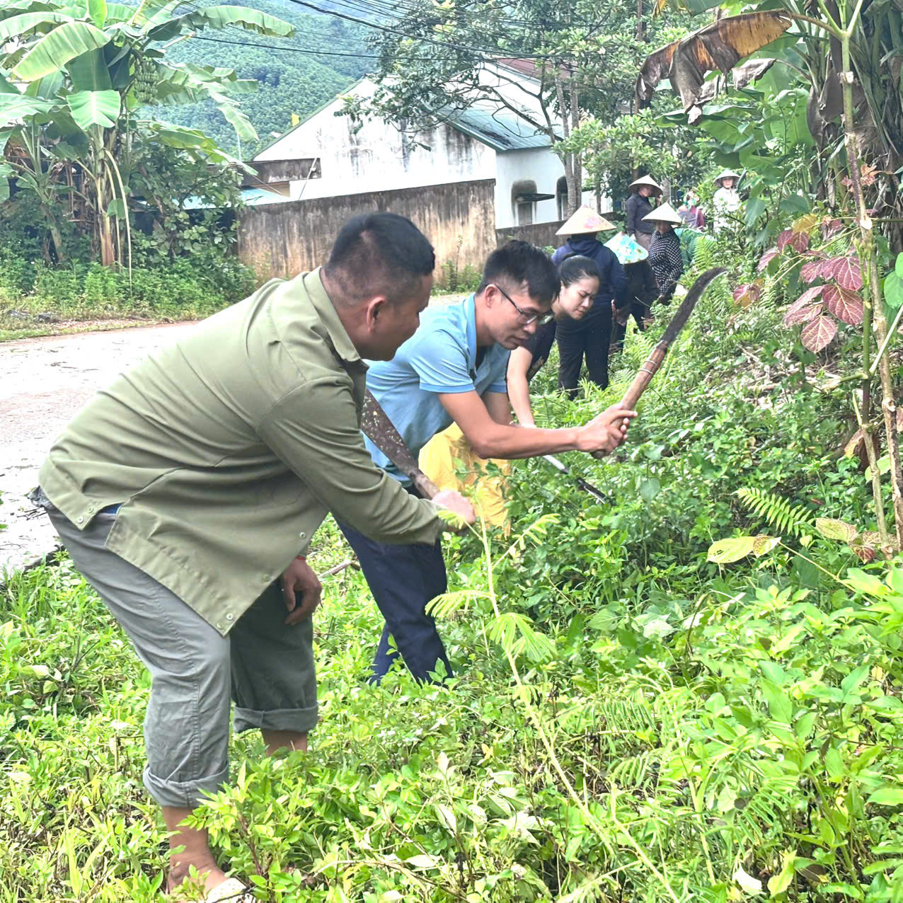(Quang Bình - Tuyên Quang) QUANG BÌNH DUY TRÌ HOẠT ĐỘNG “CHỦ NHẬT XANH”, CHUNG TAY XÂY DỰNG MÔI TRƯỜNG SÁNG - XANH - SẠCH - ĐẸP