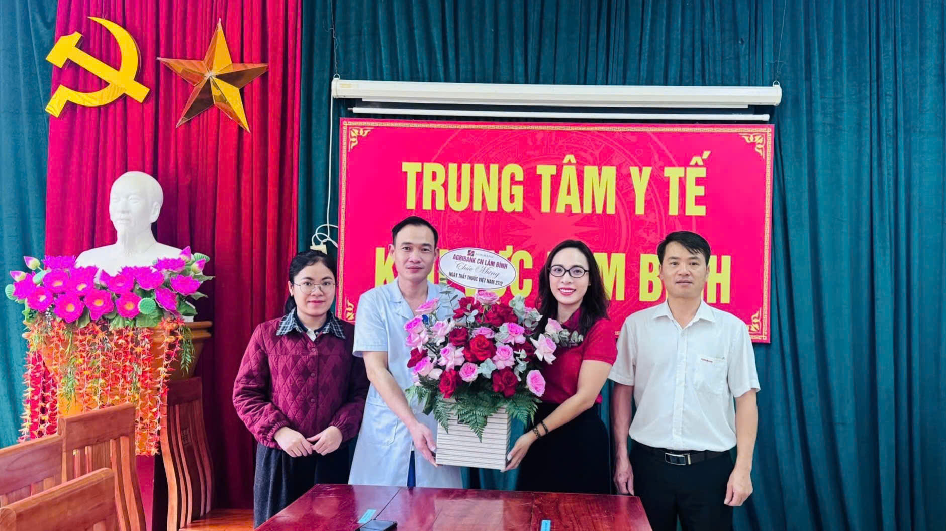 Agribank Chi nhánh Lâm Bình Tuyên Quang chúc mừng 71 năm Ngày Thầy thuốc Việt Nam
