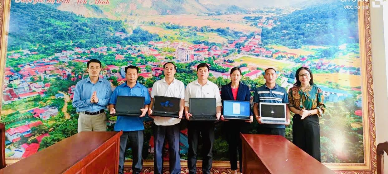 YÊN MINH HỖ TRỢ MÁY TÍNH CHO CHI BỘ THÔN, THÚC ĐẨY CHUYỂN ĐỔI SỐ TỪ CƠ SỞ