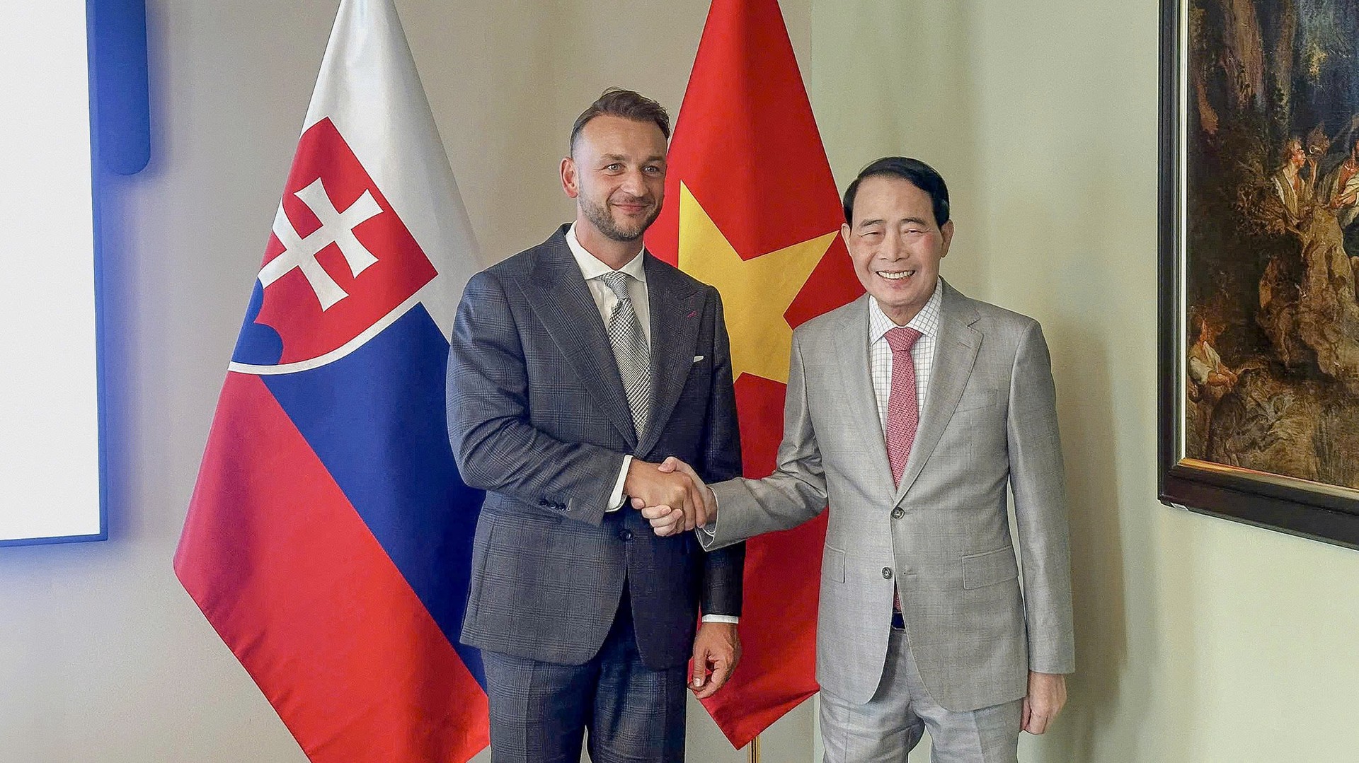 TĂNG CƯỜNG HỢP TÁC THỰC THI PHÁP LUẬT GIỮA VIỆT NAM VÀ SLOVAKIA