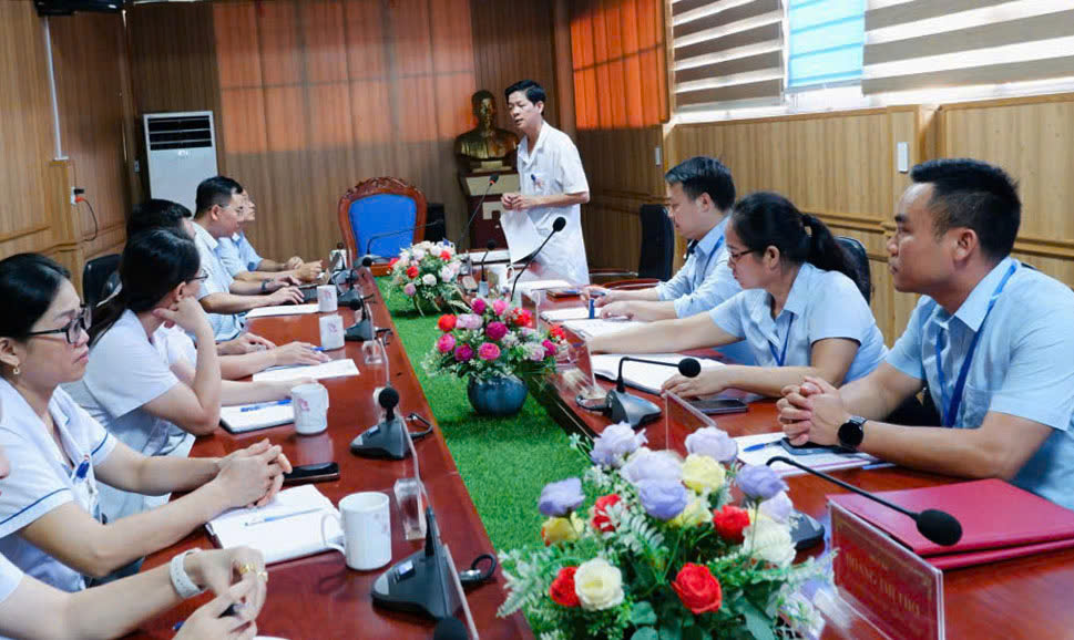 Bệnh viện Bệnh Nhiệt đới Trung ương khảo sát chuyển giao gói kỹ thuật nuôi cấy định danh vi khuẩn làm kháng sinh đồ tại Bệnh viện Đa khoa khu vực Bắc Quang