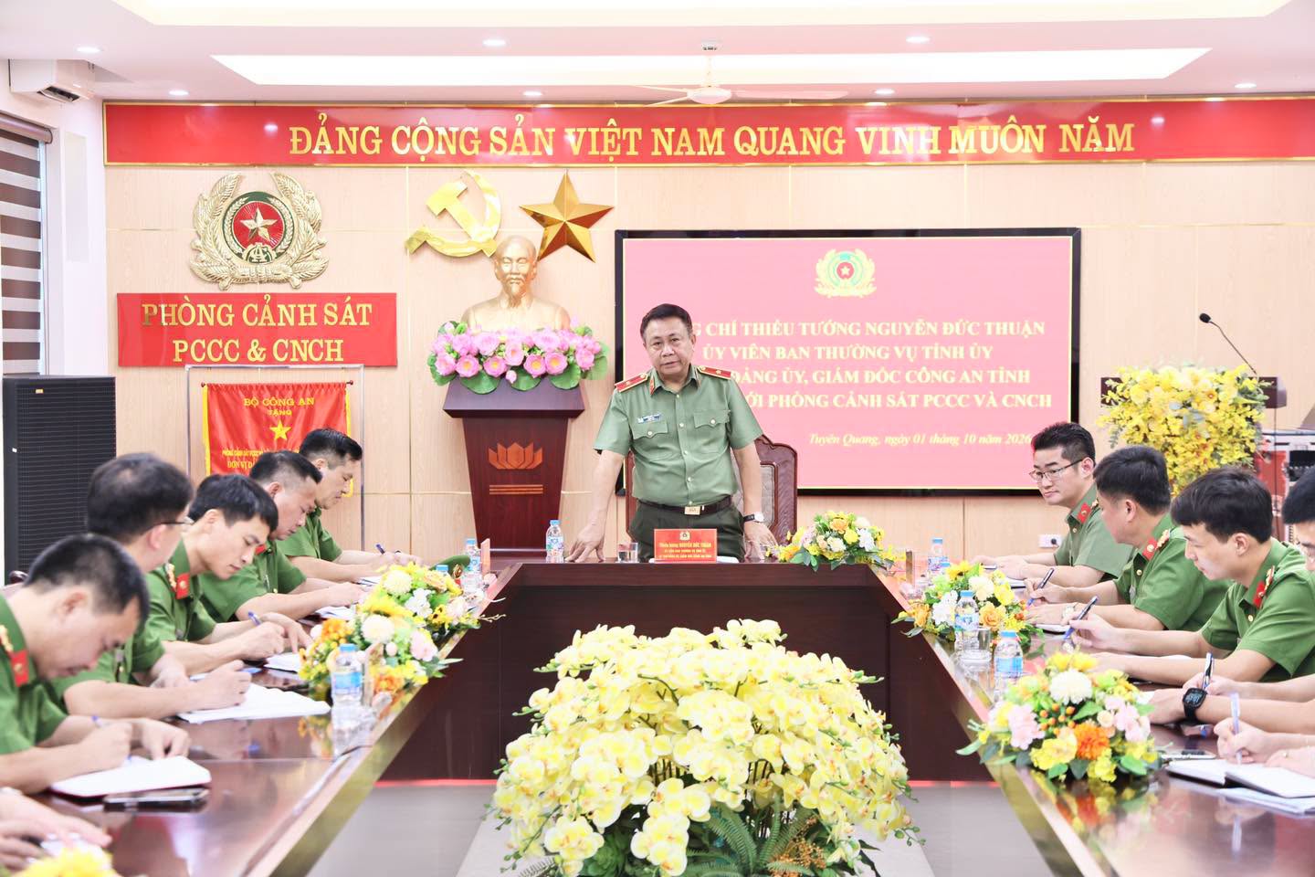 GIÁM ĐỐC CÔNG AN TỈNH LÀM VIỆC VỚI PHÒNG CẢNH SÁT PHÒNG CHÁY CHỮA CHÁY VÀ CỨU NẠN CỨU HỘ