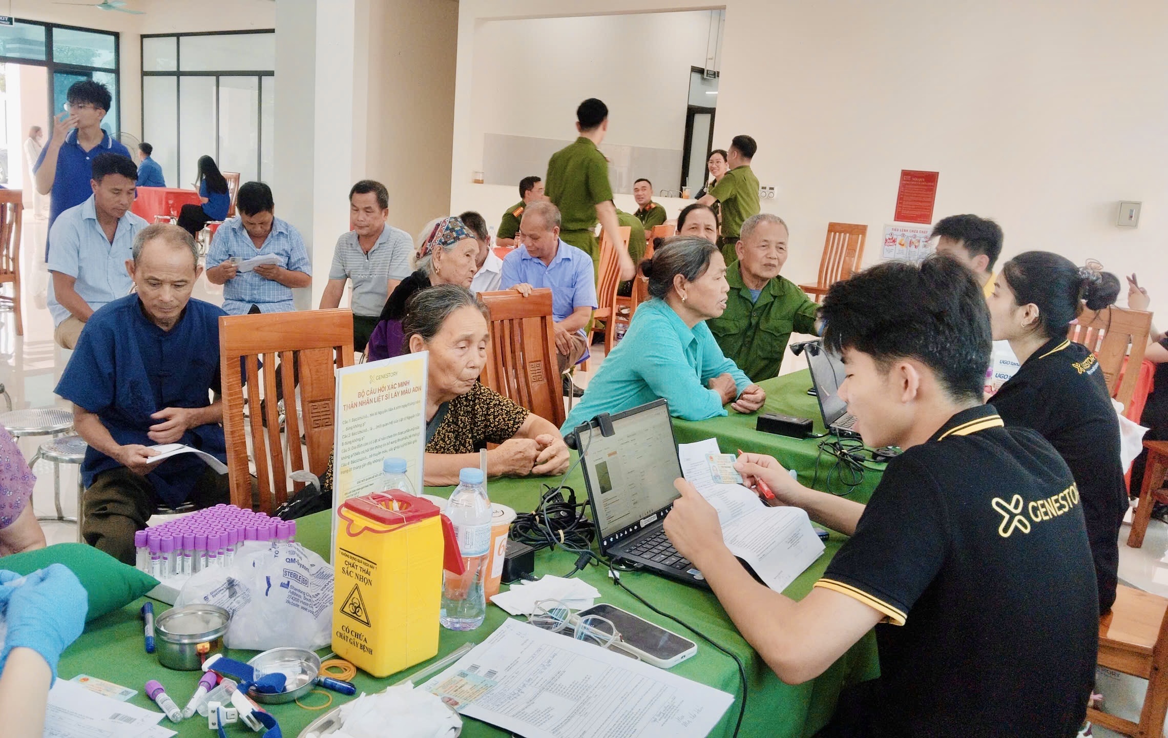 Xã Minh Thanh phối hợp thực hiện thu nhận mẫu sinh phẩm ADN của thân nhân liệt sĩ