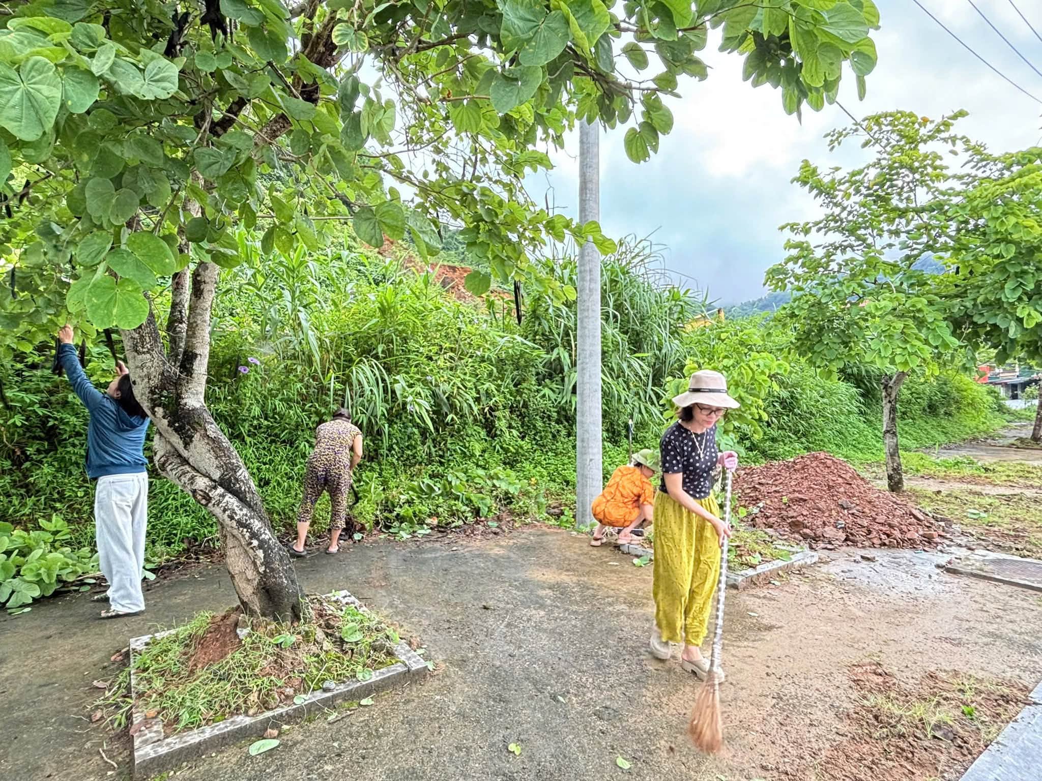 Tổ dân phố 3 ra quân tổng vệ sinh môi trường hưởng ứng “Ngày hội Toàn dân bảo vệ an ninh Tổ quốc” năm 2026