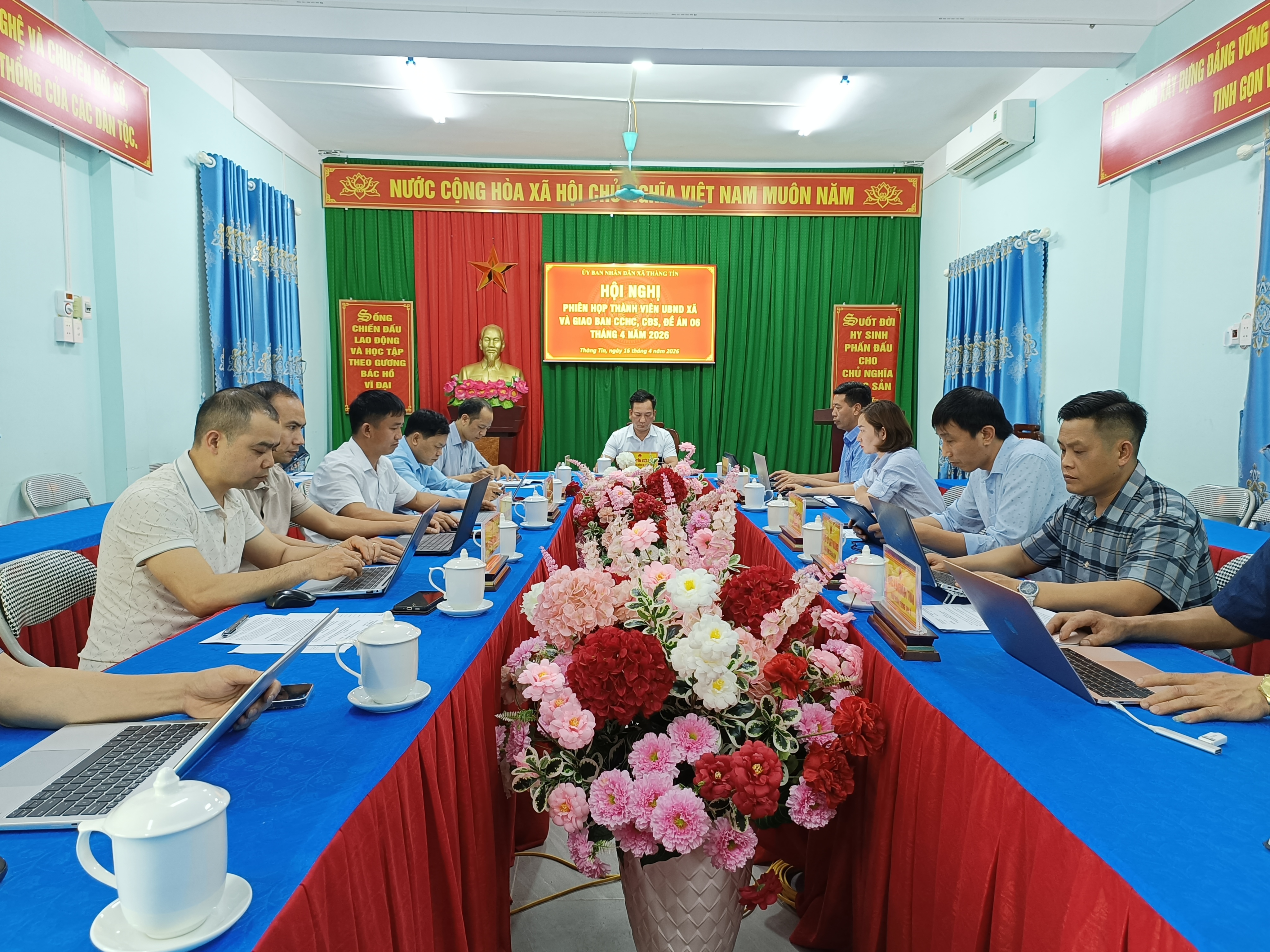 UBND xã Thàng Tín họp thường kỳ tháng 4 năm 2026, đẩy mạnh cải cách hành chính và chuyển đổi số