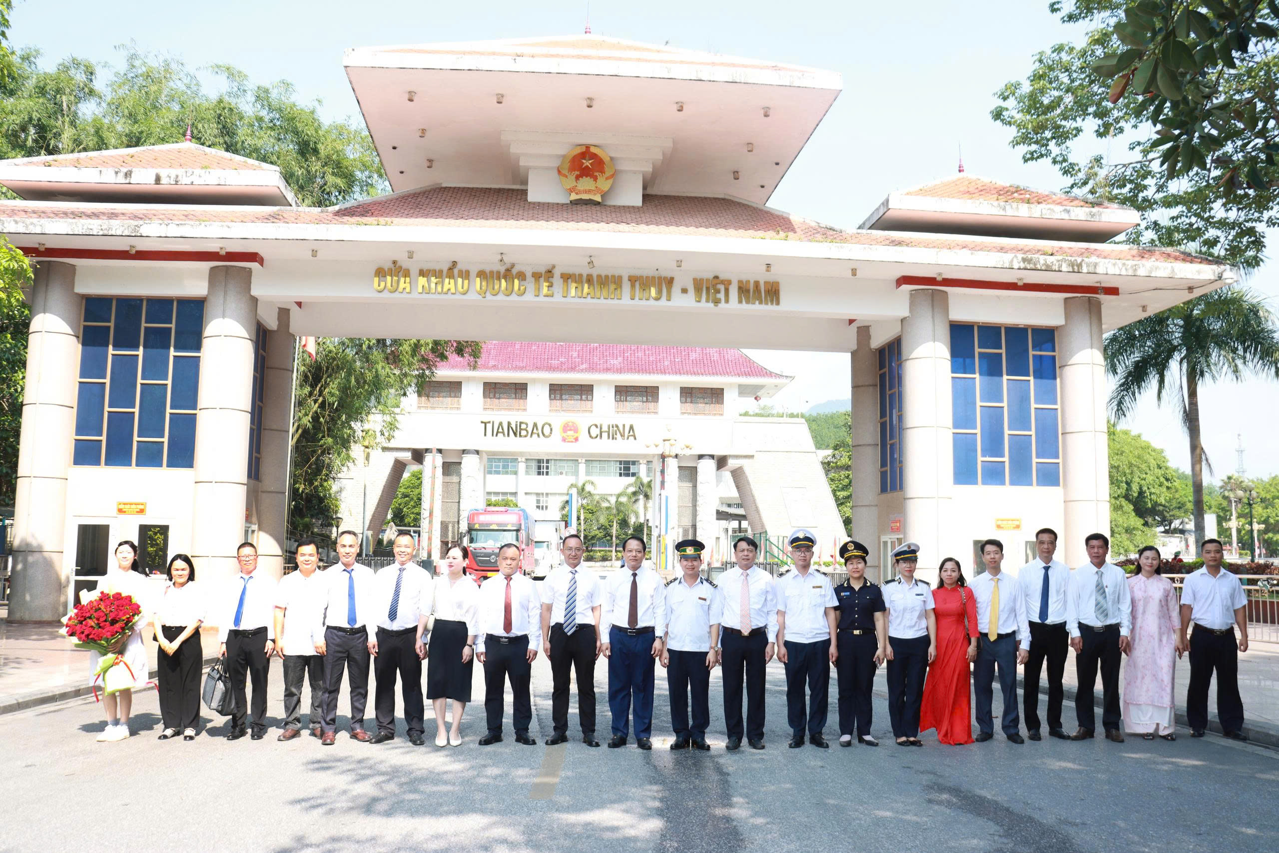BAN QUẢN LÝ CÁC KHU CÔNG NGHIỆP VÀ KHU KINH TẾ TỈNH  TUYÊN QUANG ĐÓN TIẾP VÀ LÀM VIỆC VỚI ĐOÀN ĐẠI BIỂU BAN  QUẢN LÝ KHU HỢP TÁC KINH TẾ BIÊN GIỚI MALYPHO, VÂN NAM,  TRUNG QUỐC TẠI TỈNH TUYÊN QUANG