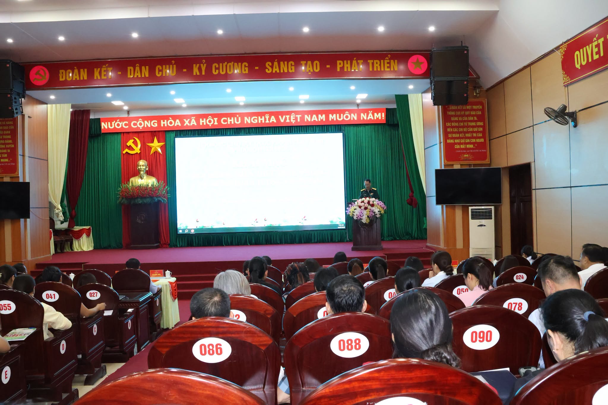 Phường Hà Giang 2 khai mạc lớp bồi dưỡng kiến thức quốc phòng và an ninh đối tượng 4 năm 2026.