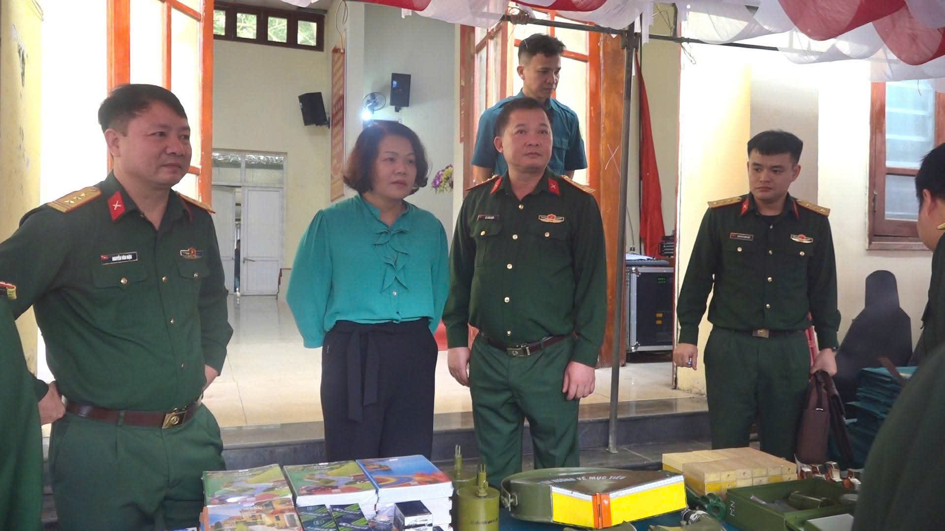 thăm quan m&ocirc; h&igrave;nh học cụ.jpg