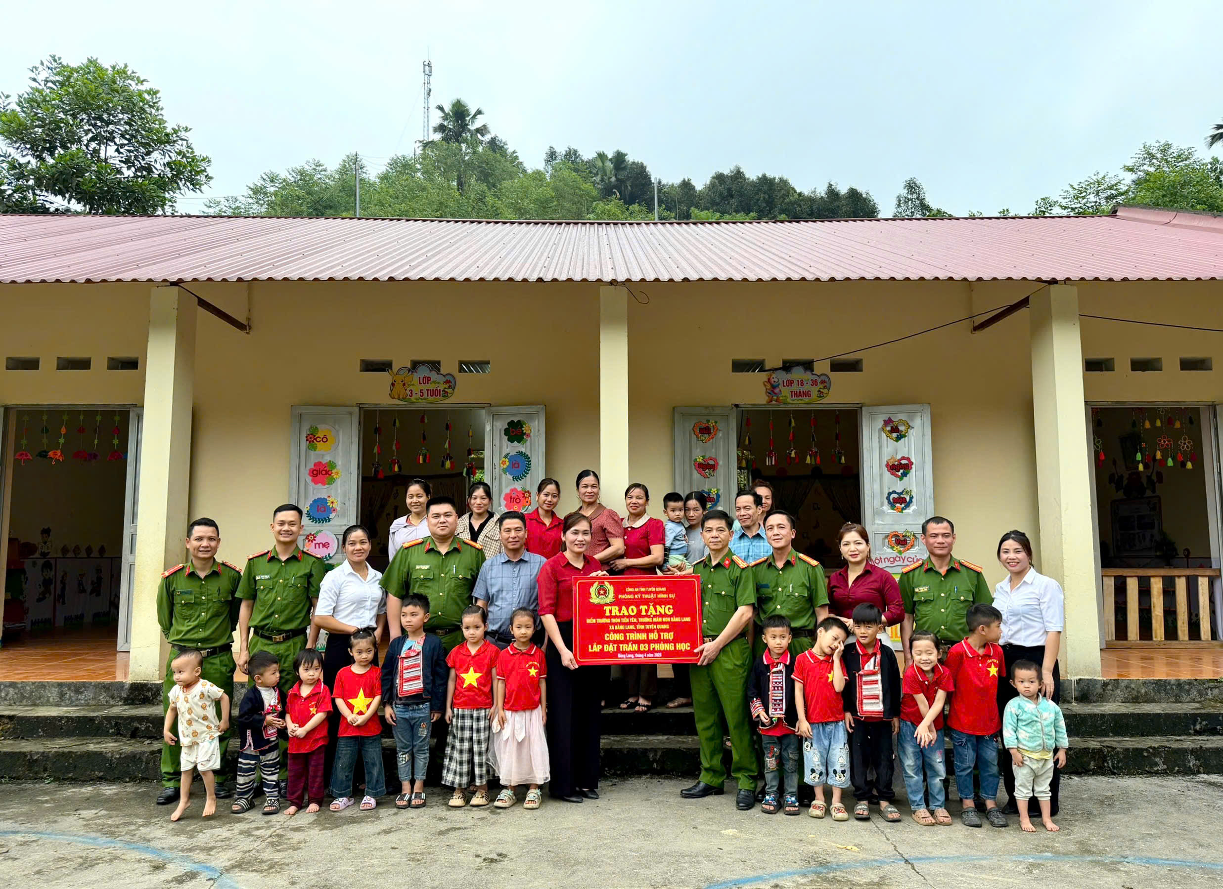 PHÒNG KỸ THUẬT HÌNH SỰ HỖ TRỢ XÃ VÙNG III ĐẢM BẢO ANTT GẮN VỚI PHÁT TRIỂN KINH TẾ - XÃ HỘI