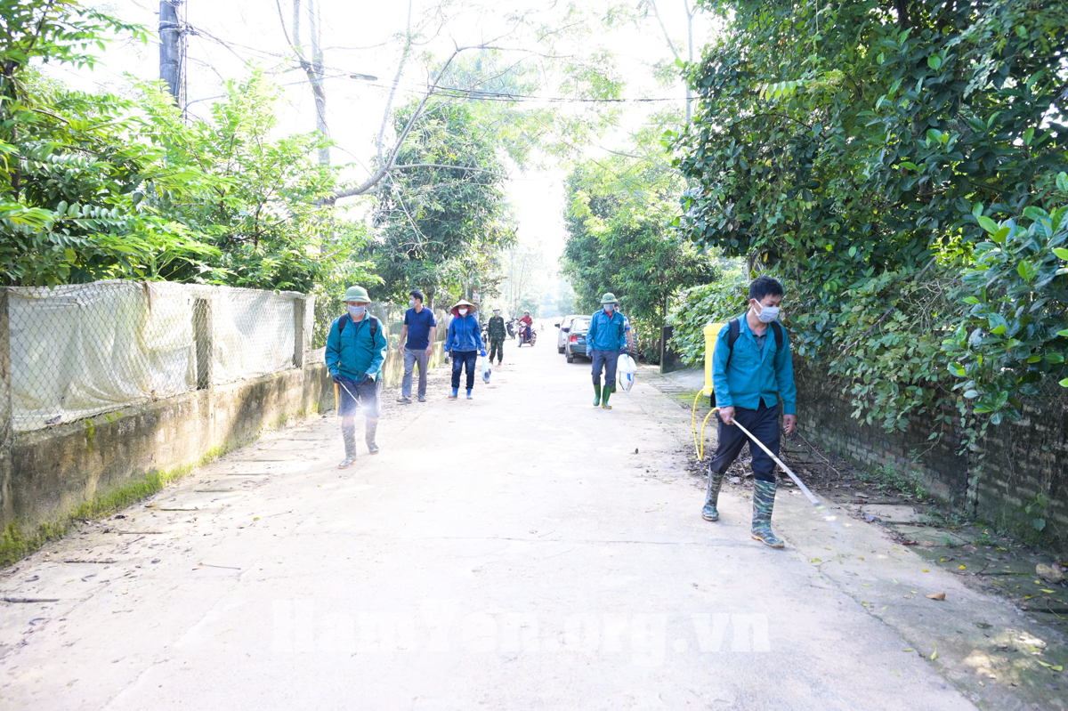 Bắc Yên tổ chức tiêu độc, khử trùng sau lũ đảm bảo vệ sinh môi trường