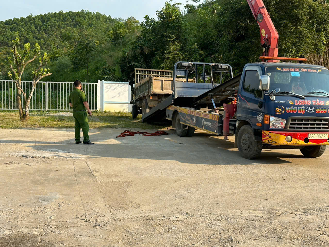 CÔNG AN XÃ LỰC HÀNH TĂNG CƯỜNG TUYÊN TRUYỀN, VẬN ĐỘNG NGƯỜI DÂN CHUYỂN ĐỔI XE TỰ CHẾ, XE KHÔNG ĐẢM BẢO AN TOÀN