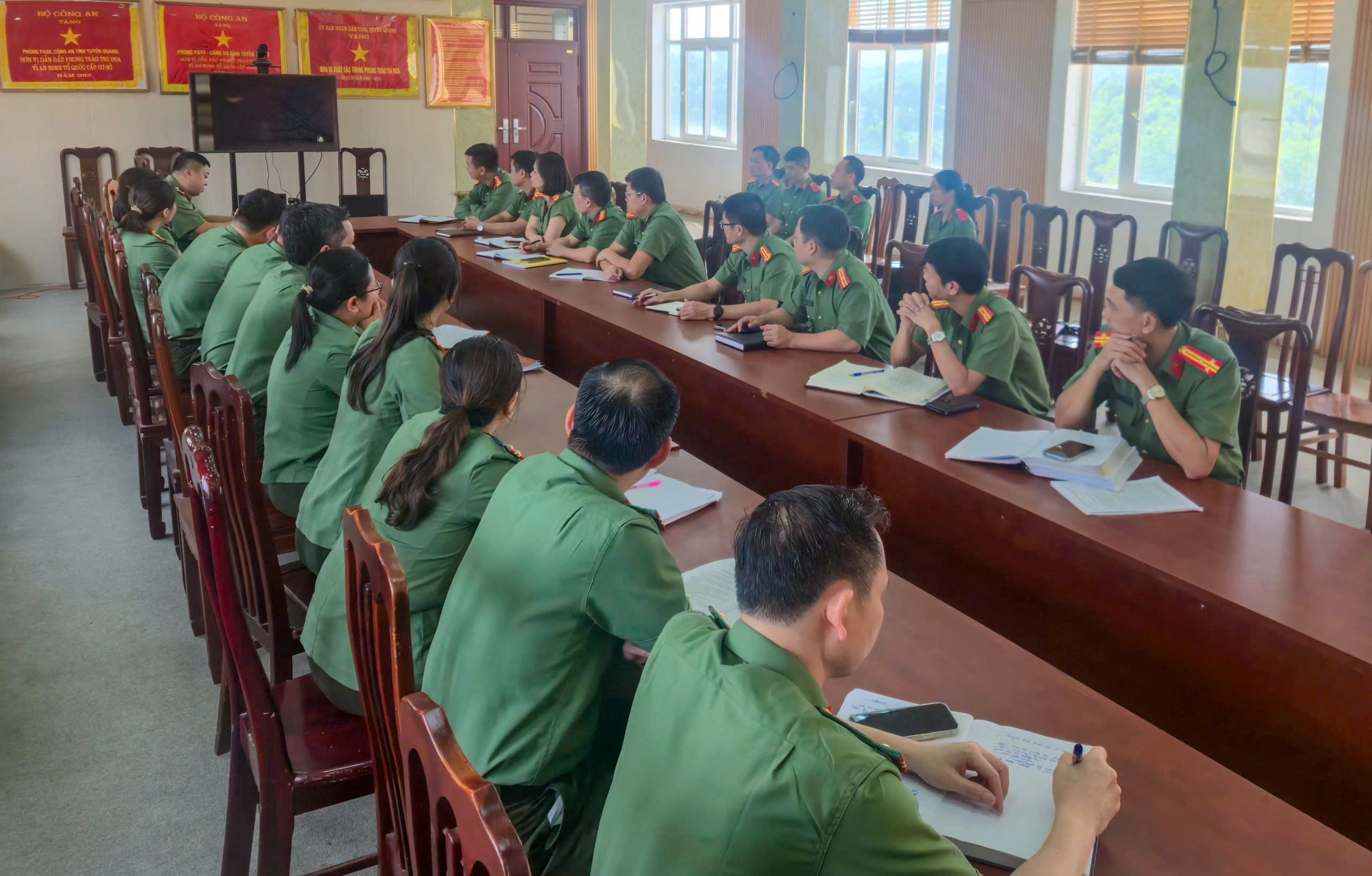 HƯỚNG TỚI KỶ NIỆM 80 NĂM NGÀY TRUYỀN THỐNG LỰC LƯỢNG AN NINH NHÂN DÂN 