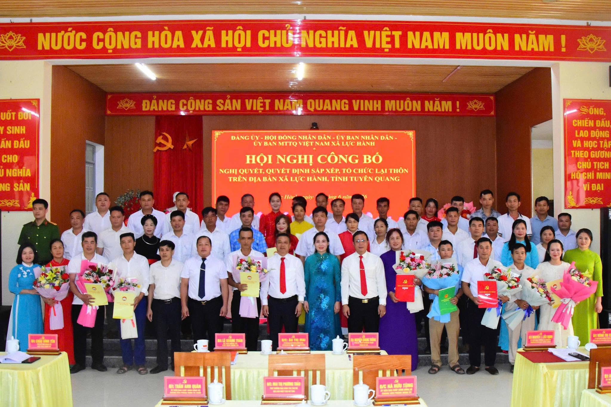 Lực Hành tổ chức Hội nghị công bố Nghị quyết và các Quyết định về sắp xếp, tổ chức lại thôn trên địa bàn xã