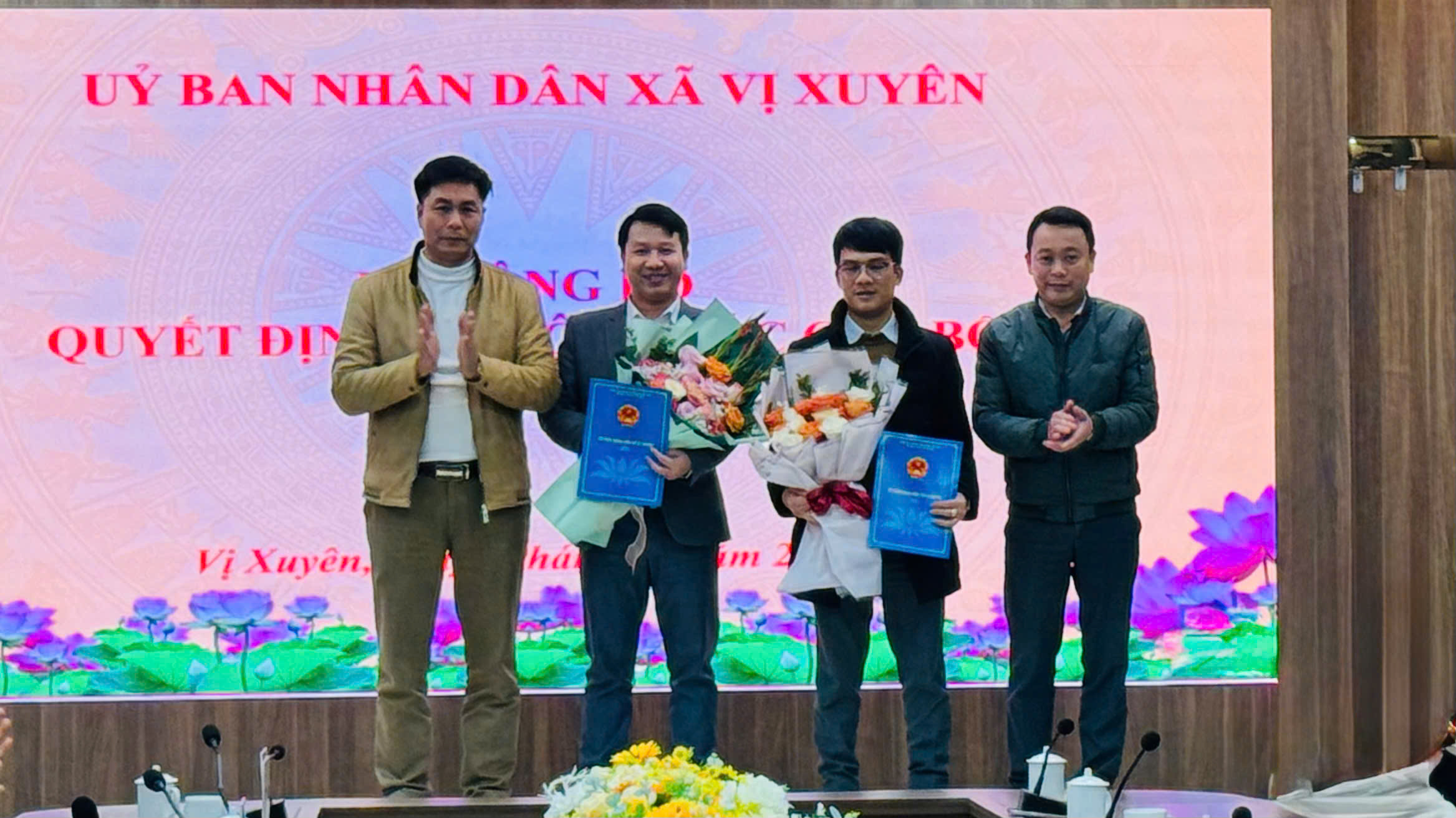 Hội nghị công bố quyết định về công tác cán bộ.