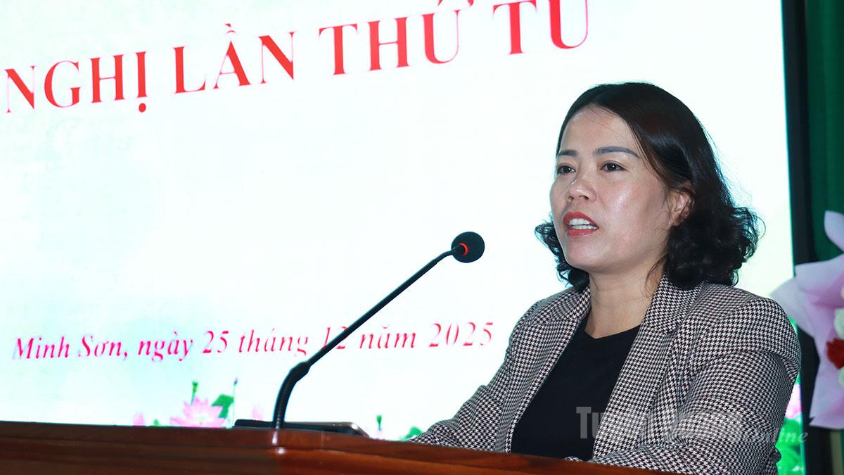 Đồng chí Trưởng đoàn ĐBQH chuyên trách tỉnh Lý Thị Lan dự Hội nghị Ban Chấp hành Đảng bộ xã Minh Sơn