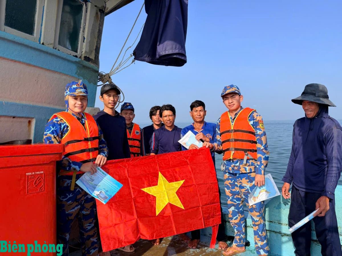 Hải đoàn Biên phòng 18 tăng cường tuyên truyền pháp luật về chống khai thác hải sản bất hợp pháp