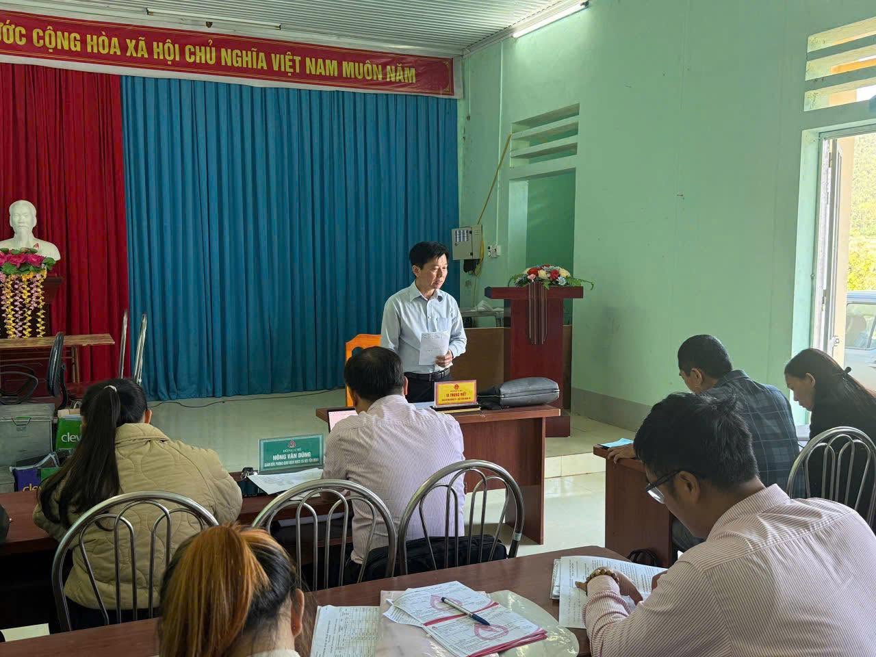 BAN ĐẠI DIỆN HỘI ĐỒNG QUẢN TRỊ NGÂN HÀNG CHÍNH SÁCH XÃ HỘI XÃ BẠCH ĐÍCH TỔ CHỨC PHIÊN HỌP THƯỜNG KỲ QUÝ III, TRIỂN KHAI NHIỆM VỤ QUÝ IV NĂM 2026.