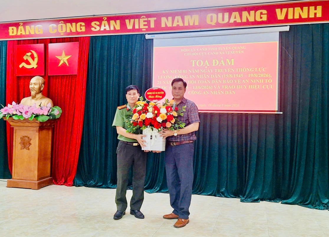 Tọa đàm kỷ niệm 81 năm ngày truyền thống Công an nhân dân (19/8/1945 - 19/8/2026), 21 năm ngày hội toàn dân bảo vệ an ninh Tổ quốc (19/8/2005 - 19/8/2026) và trao huy hiệu cựu Công an nhân dân.
