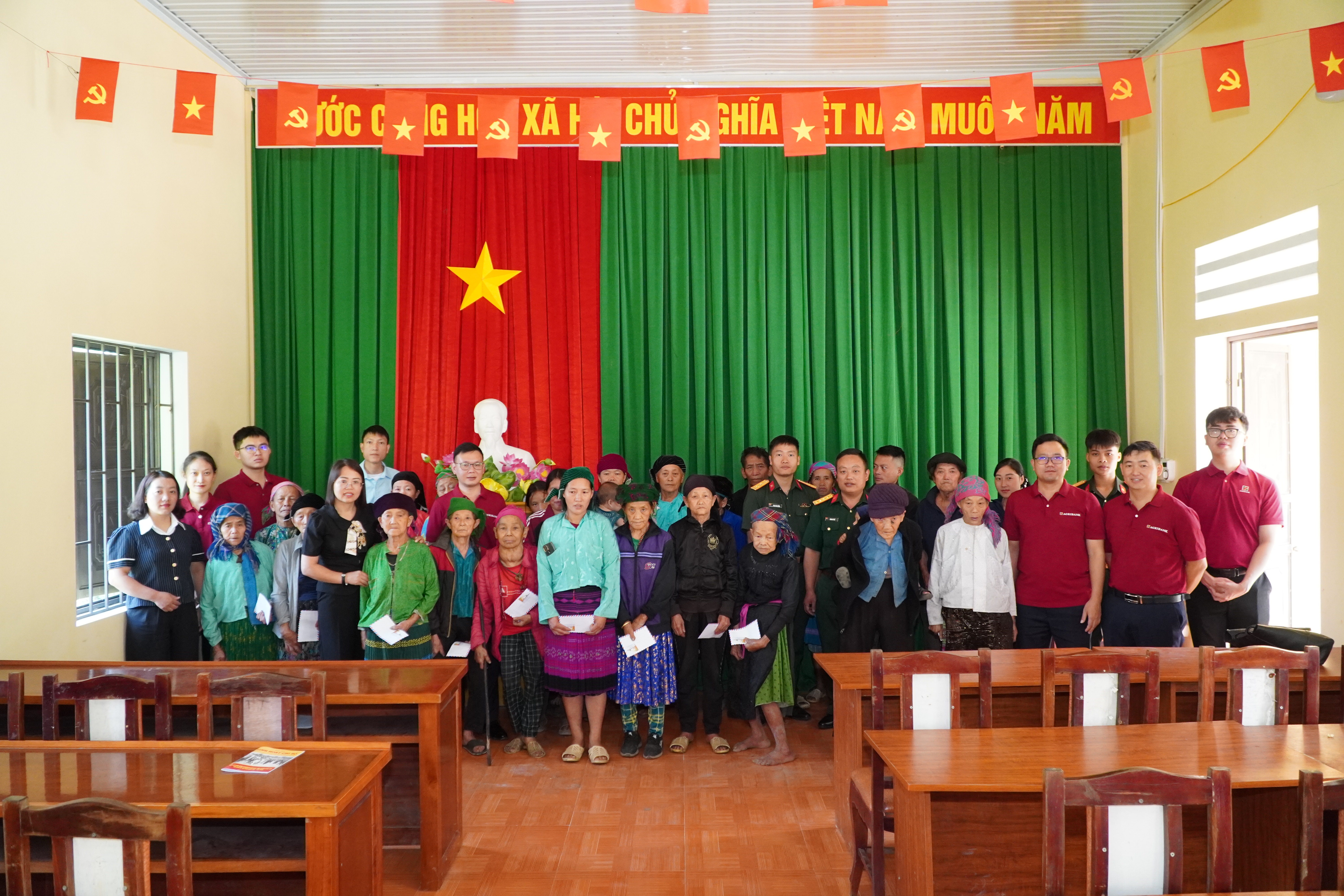 Mèo Vạc: Trao tặng quà cho hộ khó khăn và thiếu nhi nhân dịp Tết Trung thu năm 2026