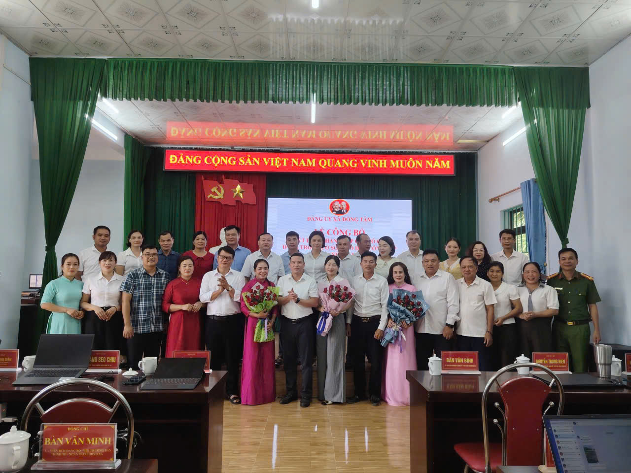 ĐẢNG BỘ XÃ ĐỒNG TÂM TỔ CHỨC LỄ CÔNG BỐ QUYẾT ĐỊNH THÀNH LẬP CÁC TỔ CHỨC ĐẢNG TẠI CÁC CƠ SỞ GIÁO DỤC CÔNG LẬP SAU SÁP NHẬP