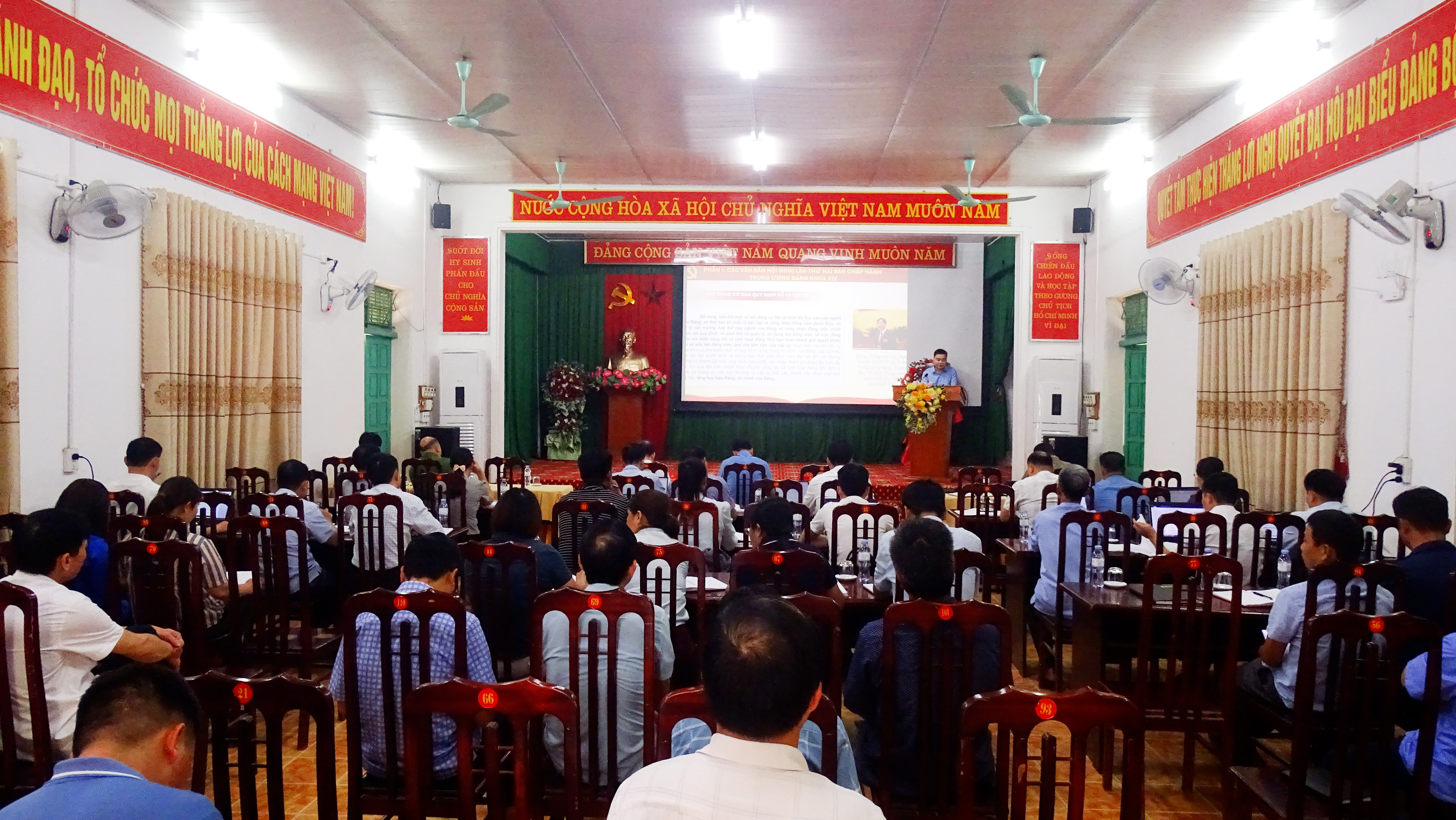 Hội nghị phổ biến, quán triệt và triển khai thực hiện các văn bản của Đảng