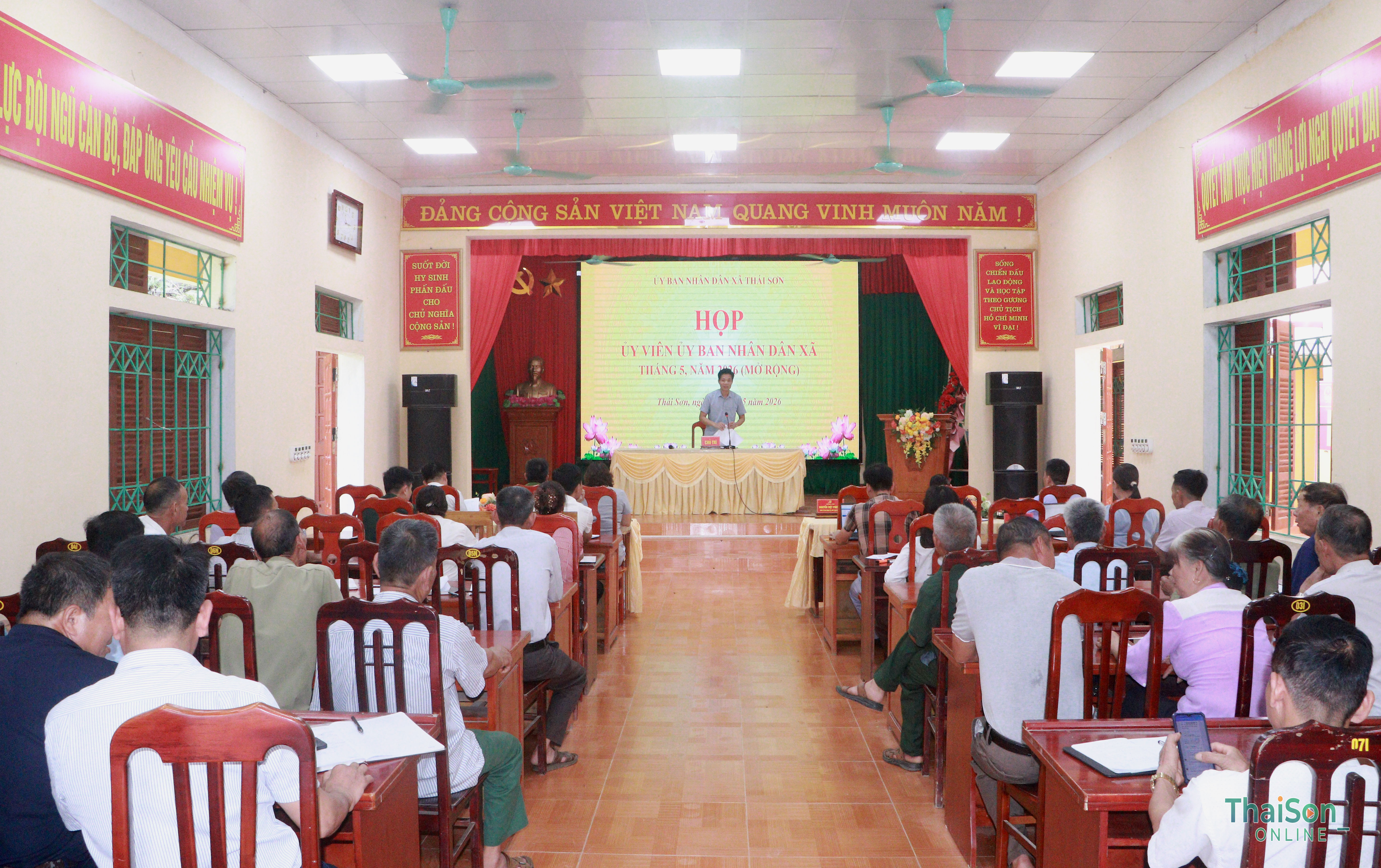 Họp Ủy viên Ủy ban nhân dân xã tháng 5 năm 2026( mở rộng) thông qua dự thảo sơ bộ phương án sáp nhập thôn