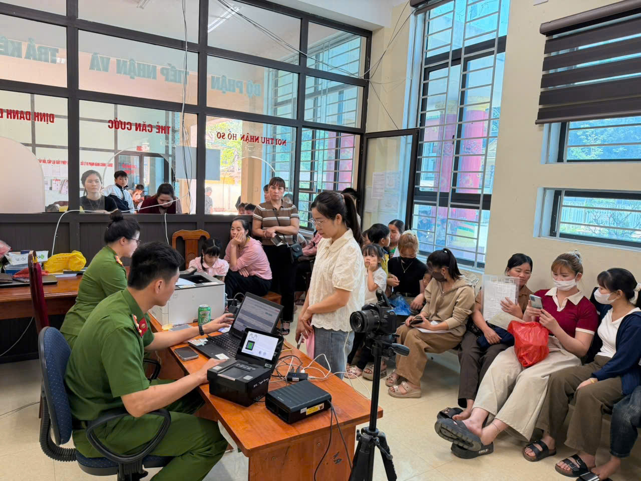 CÔNG AN XÃ TRUNG SƠN TĂNG CƯỜNG CÔNG TÁC THU NHẬN HỒ SƠ ĐỊNH DANH ĐIỆN TỬ CHO TRẺ EM DỊP NGHỈ LỄ