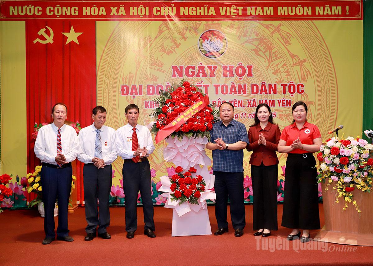 Chủ tịch UBND tỉnh Phan Huy Ngọc: Xây dựng thôn Bắc Yên trở thành thôn đi đầu, phát triển mọi mặt trong đời sống xã hội