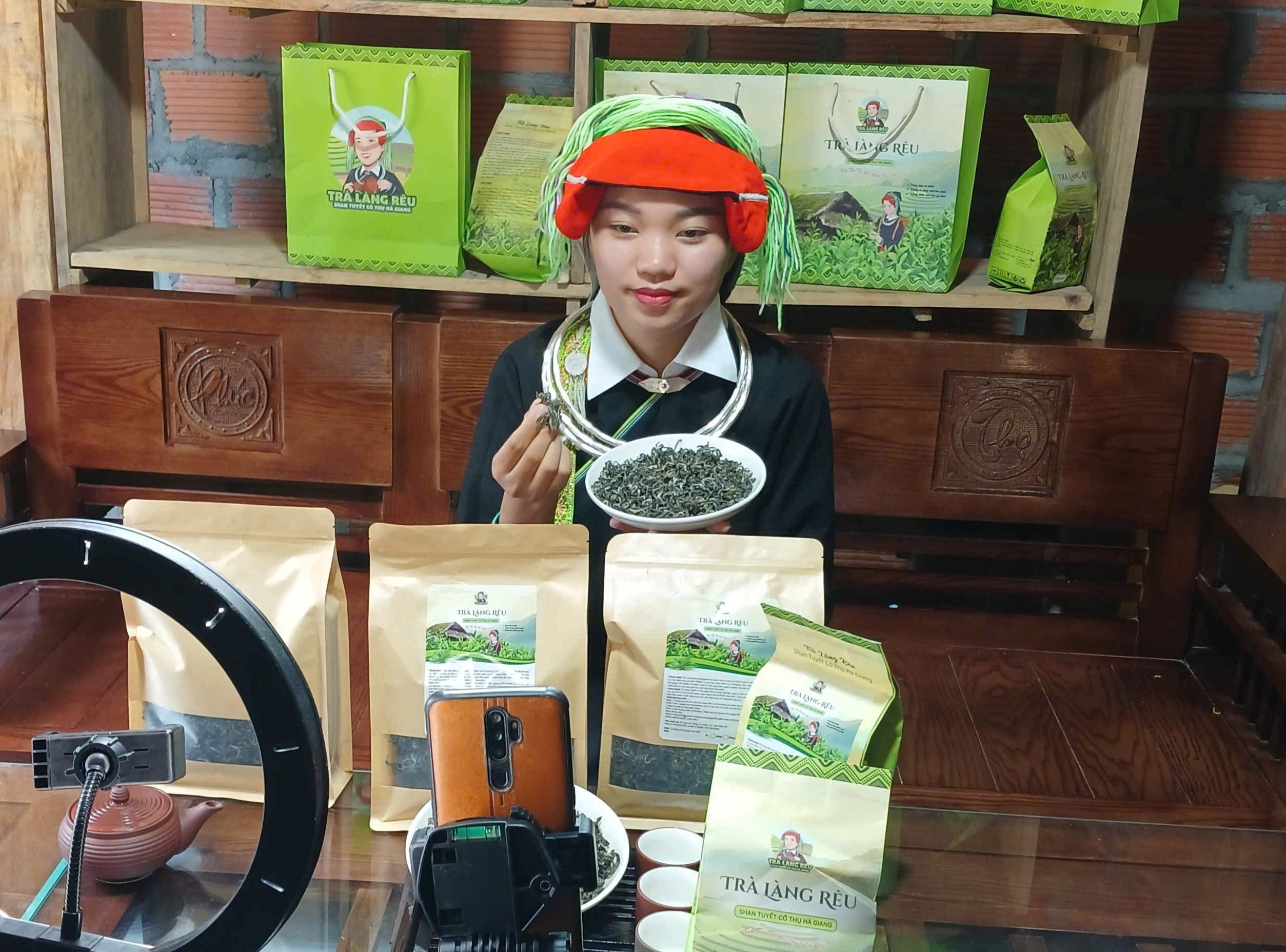 Người trẻ mang hơi thở bản làng lên TikTok