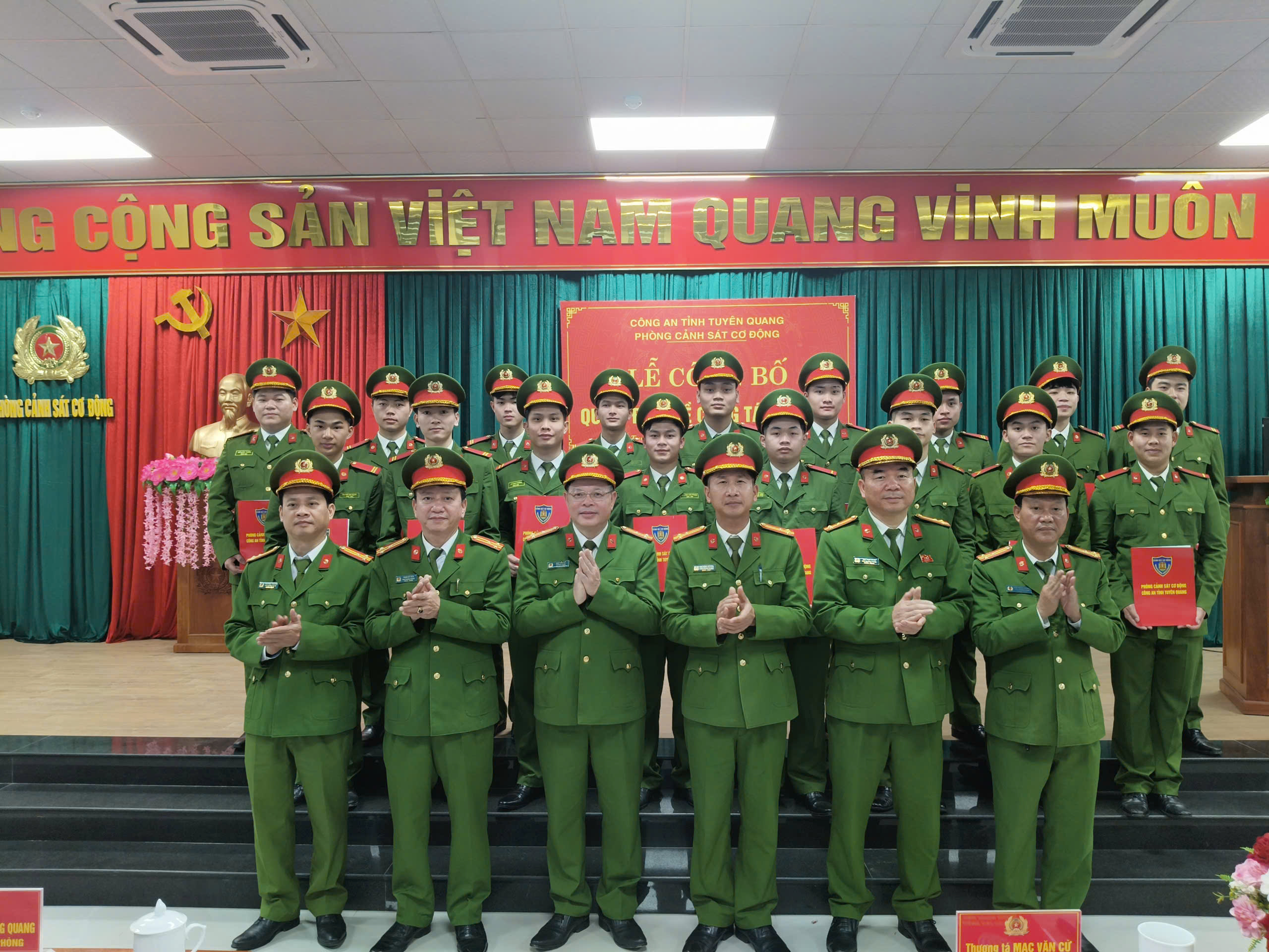 PHÒNG CẢNH SÁT CƠ ĐỘNG TỔ CHỨC LỄ CÔNG BỐ QUYẾT ĐỊNH VỀ CÔNG TÁC CÁN BỘ