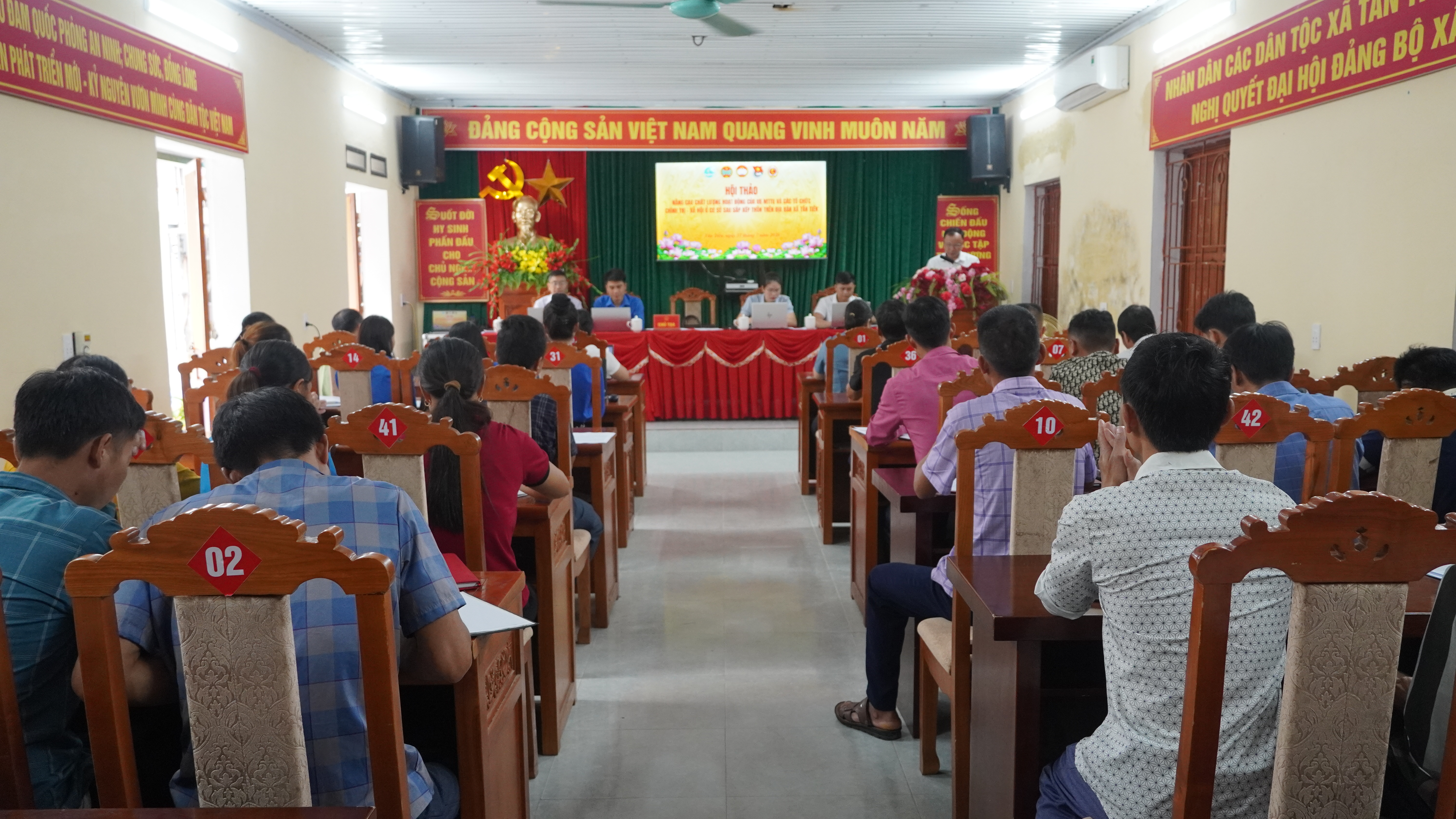 Ban thường trực uỷ ban MTTQ Việt Nam xã Tân Tiến tổ chức hội thảo nâng cao chất lượng hoạt động c ủa MTTQ và các Tổ chức chính trị - xã hội ở cơ sở sau sắp xếp thôn