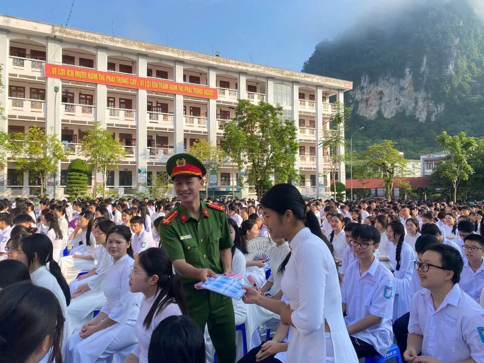 TUYÊN TRUYỀN PHÁP LUẬT CHO HỌC SINH