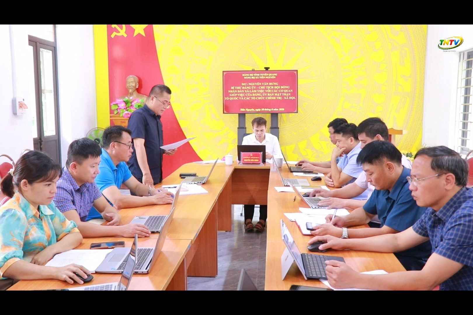 Đồng chí Nguyễn Văn Hưng, Bí thư Đảng ủy, Chủ tịch HĐND xã làm việc với các Ban Đảng, MTTQ và các đoàn thể