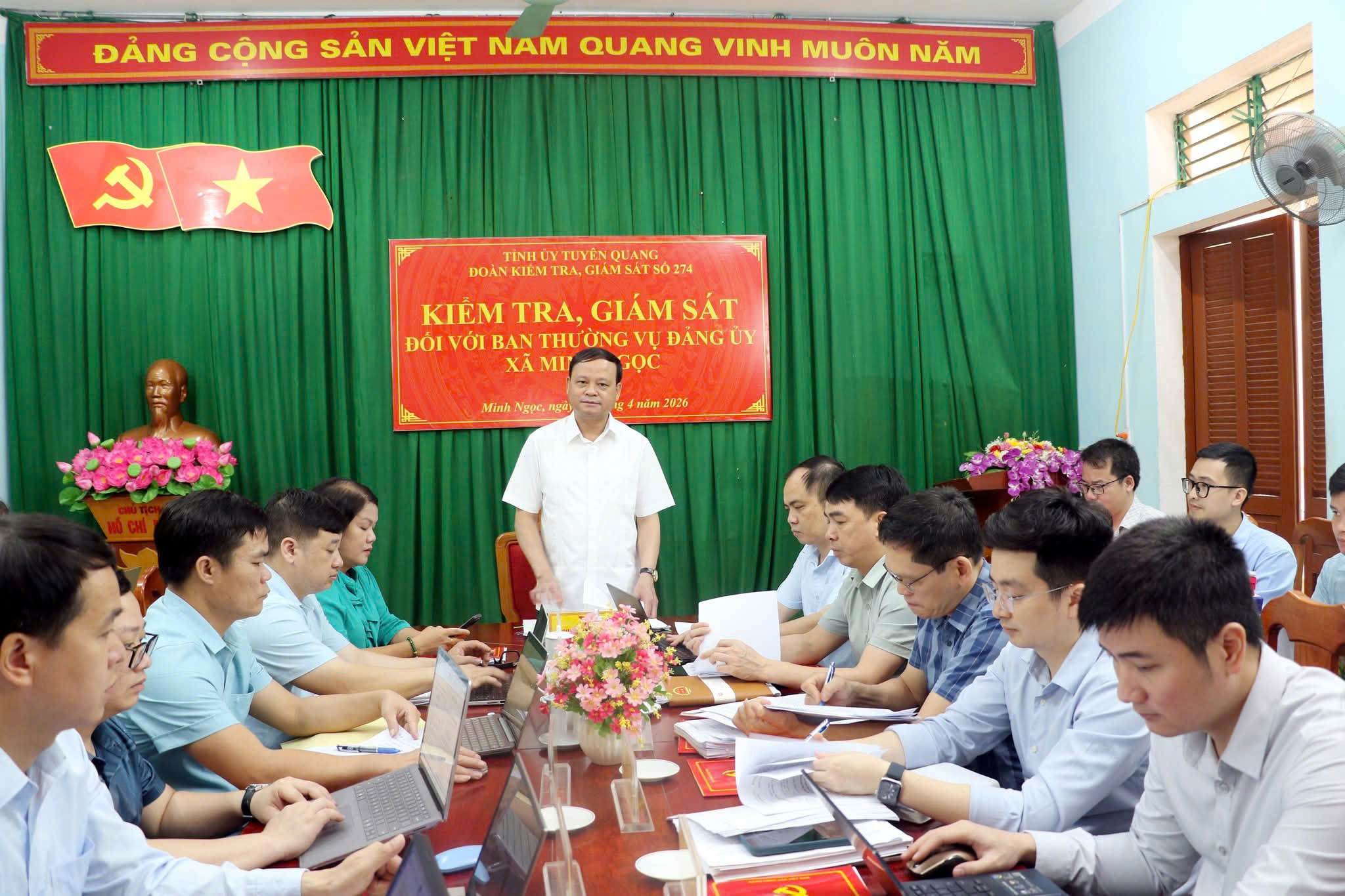 ĐOÀN KIỂM TRA, GIÁM SÁT SỐ 274 CỦA BAN THƯỜNG VỤ TỈNH UỶ LÀM VIỆC VỚI BAN THƯỜNG VỤ ĐẢNG UỶ XÃ MINH NGỌC