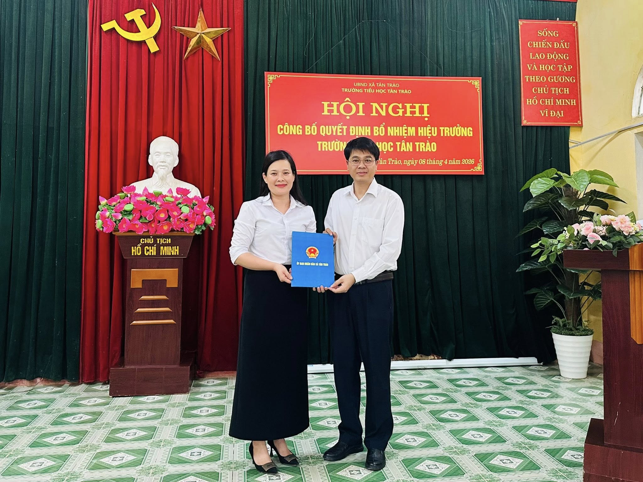 Hội nghị công bố Quyết định về việc điều động, bổ nhiệm cán bộ quản lý trong ngành giáo dục