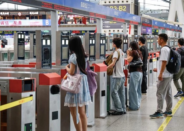 Trung Quốc dự báo 2 triệu lượt người qua lại biên giới mỗi ngày trong kỳ nghỉ lễ