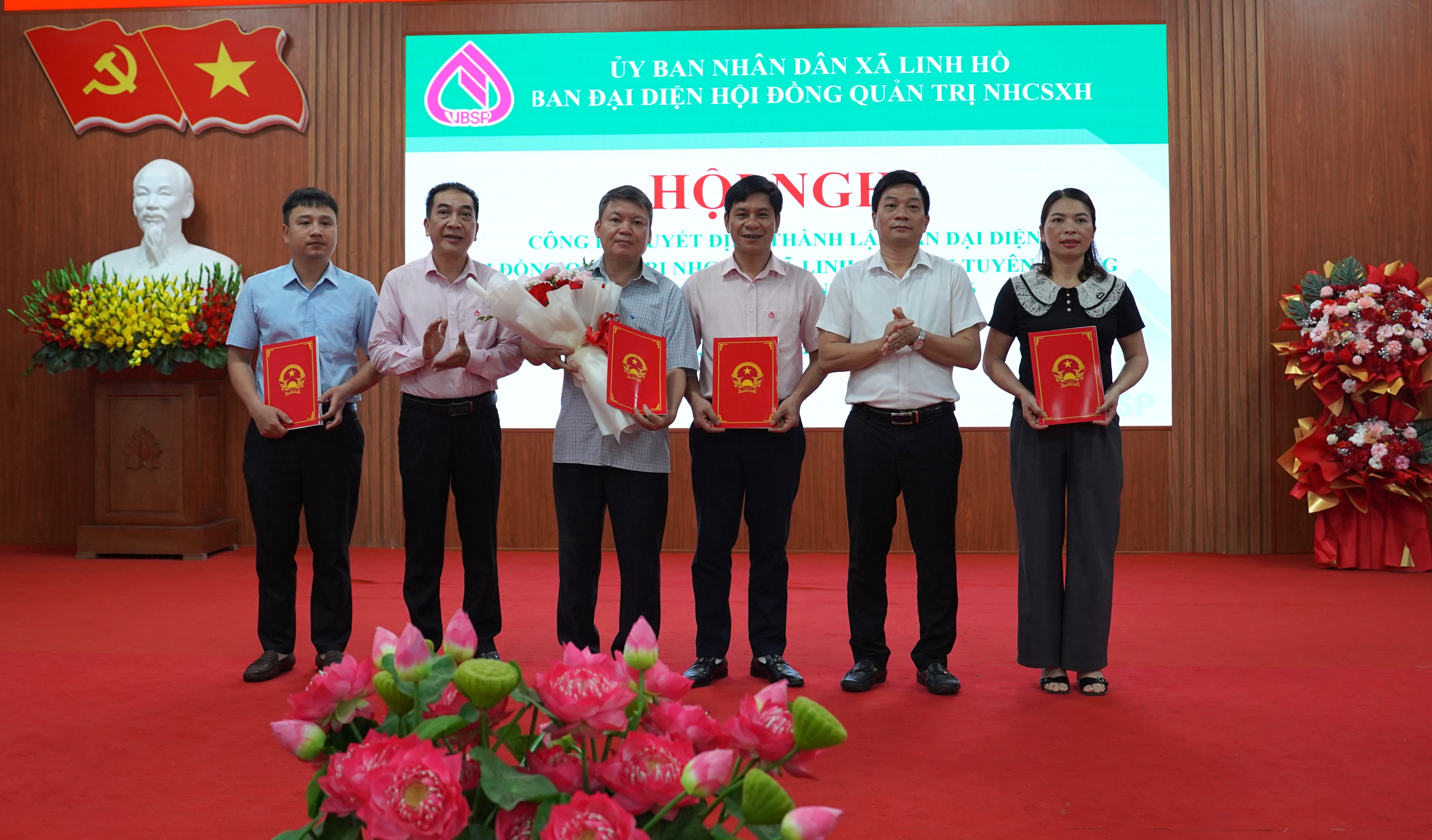 Hội nghị công bố quyết định Hội đồng quản trị Ngân hàng chính sách xã hội xã Linh Hồ